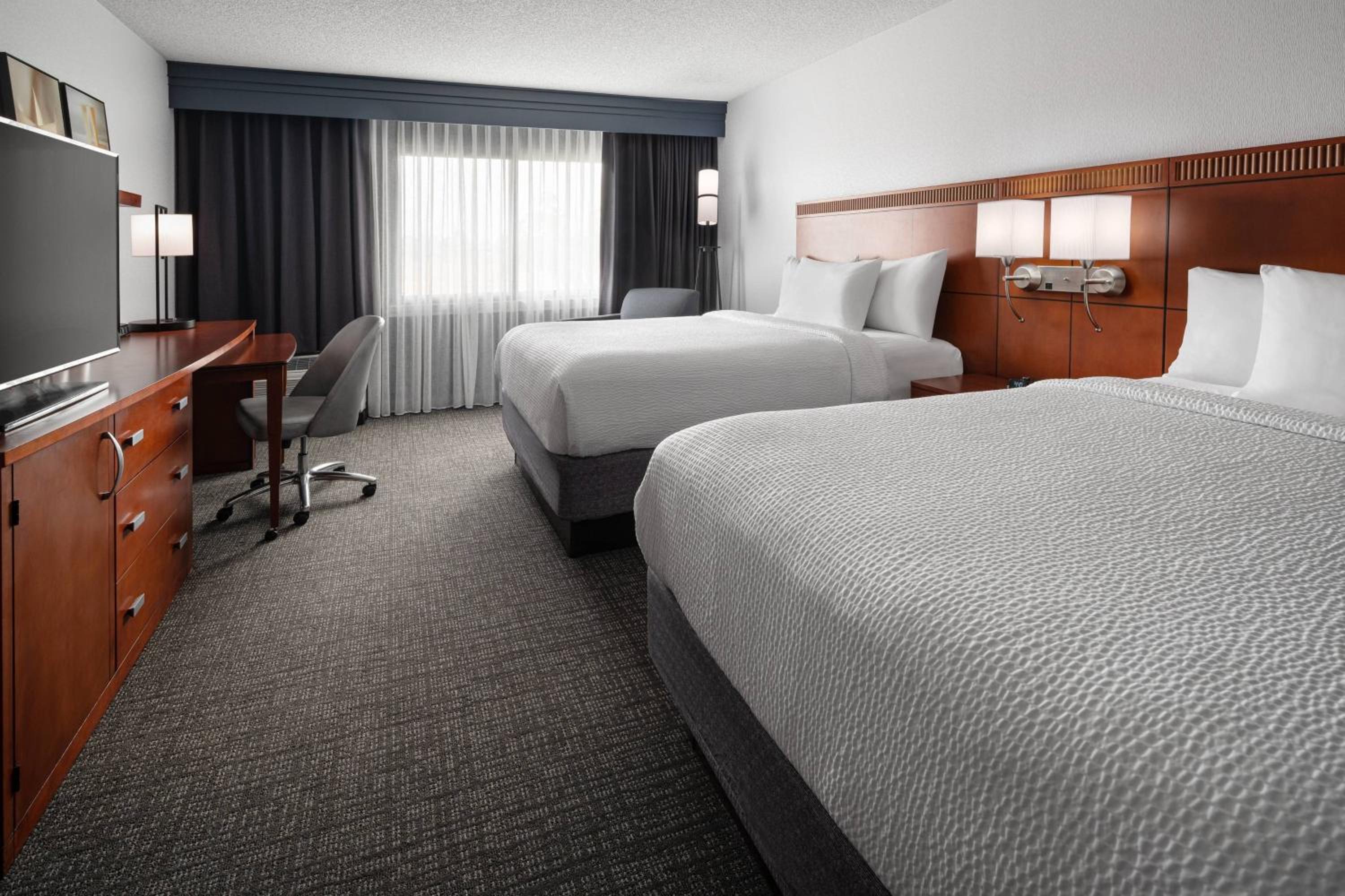 Queen Room with Two Queen Beds - Photo 1