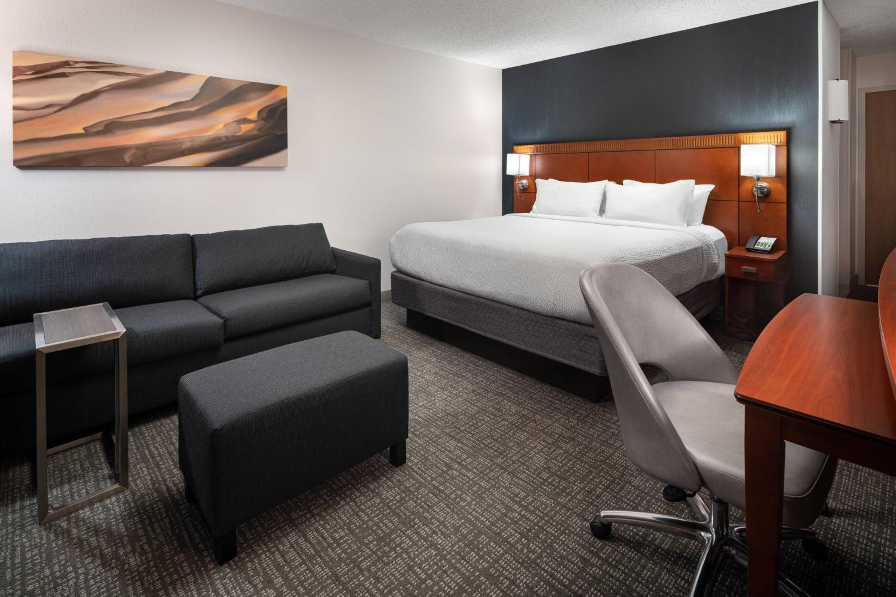 King Room with Sofa Bed - Photo 1