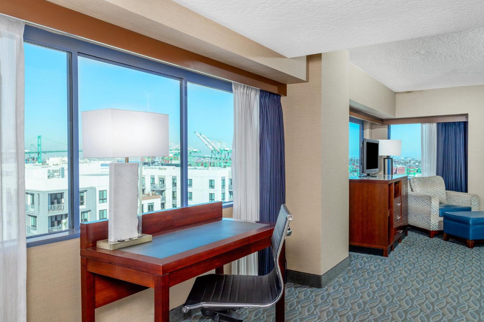 King Suite - Non-Smoking - Photo 5