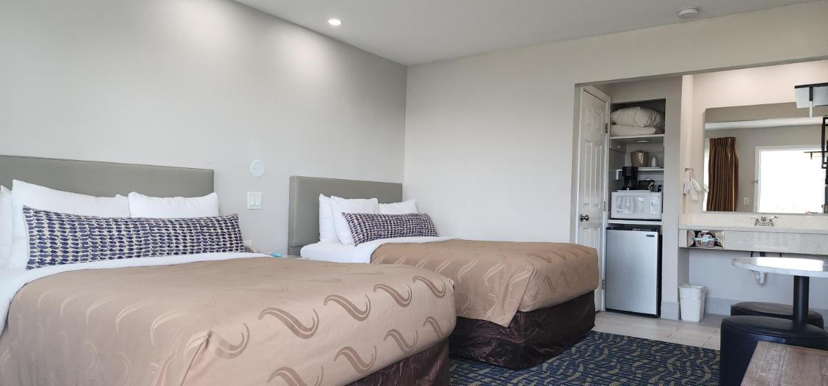 Double Room with Two Double Beds photo 2