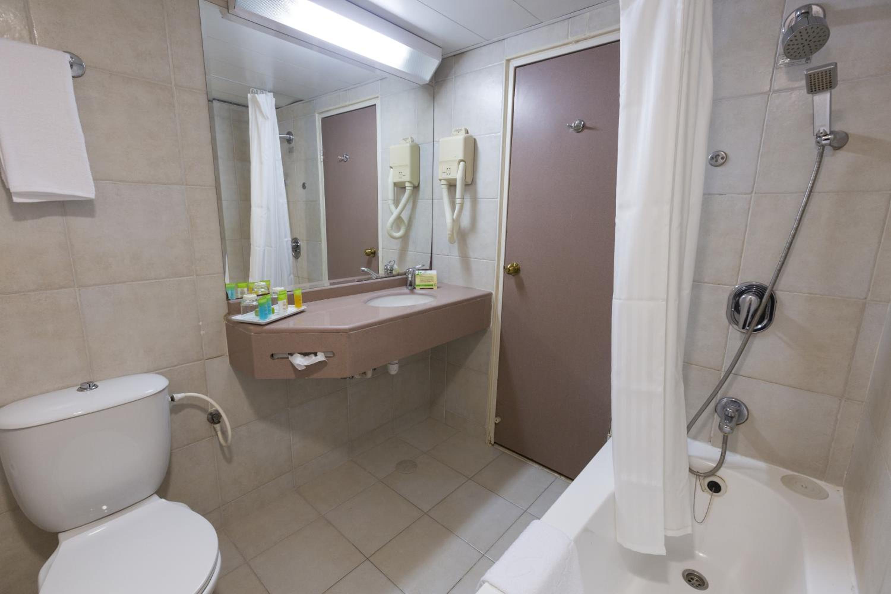 Family Room With Bathroom photo 3