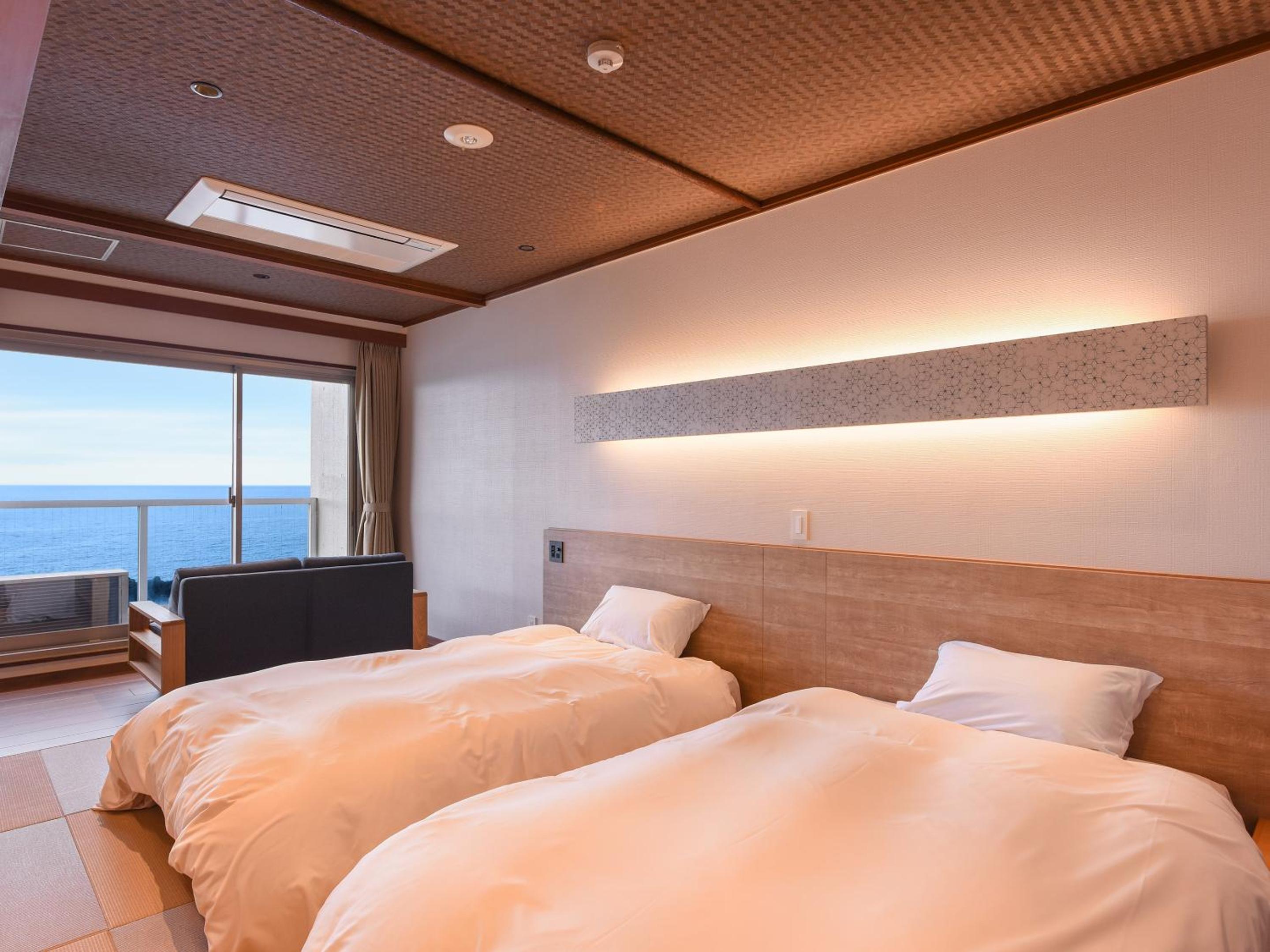 Standard Twin Room With Sea View - Non-Smoking photo 3
