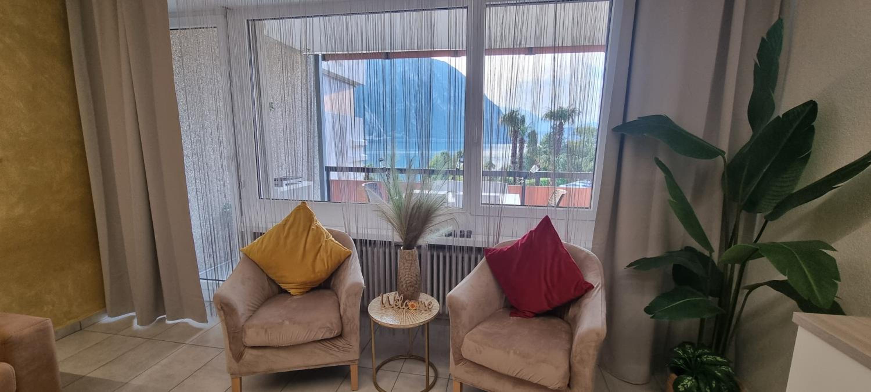 Apartment with Lake View - Photo 3