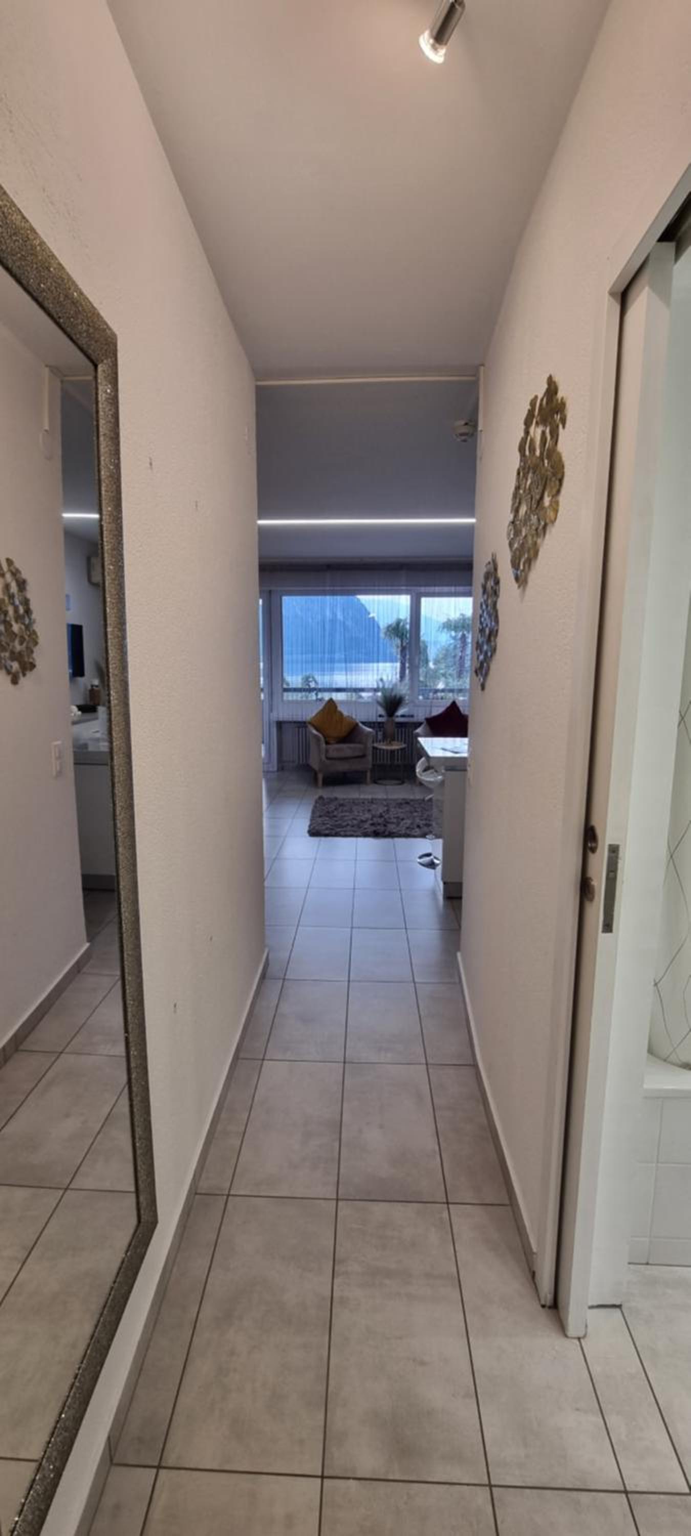 Apartment with Lake View - Photo 8