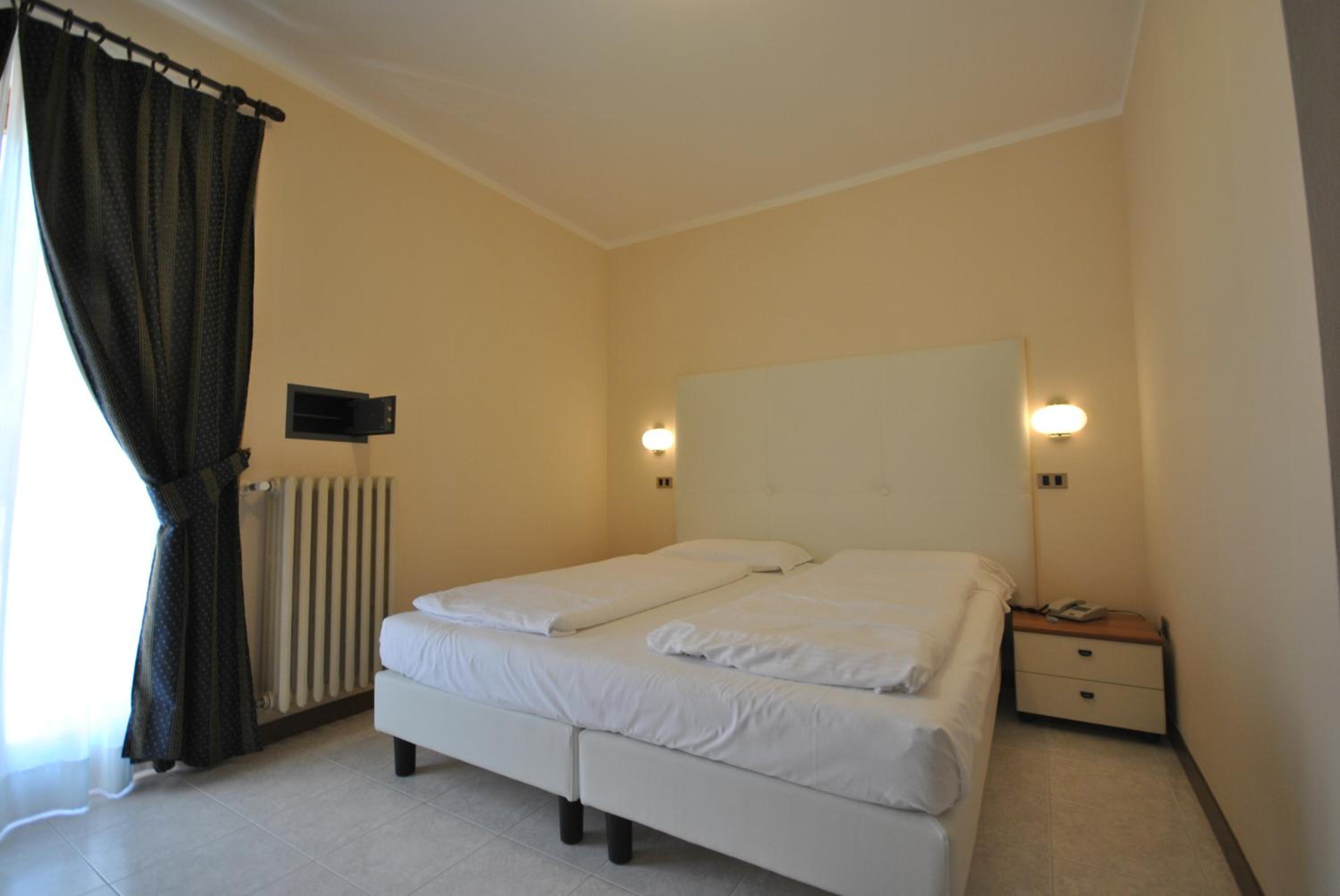 Double or Twin Room - Photo 3