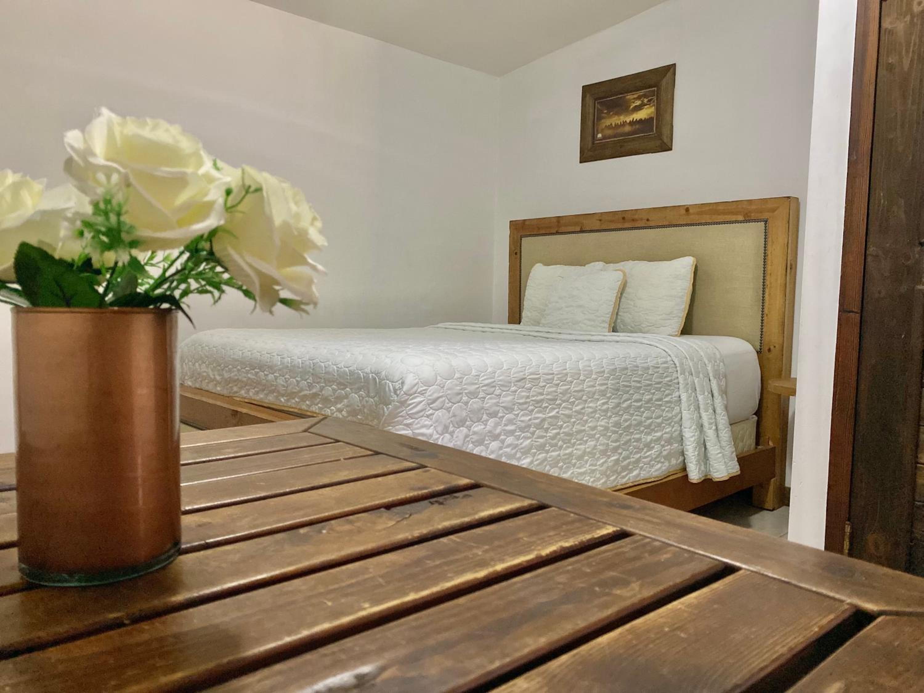Standard Queen Room - Photo 6