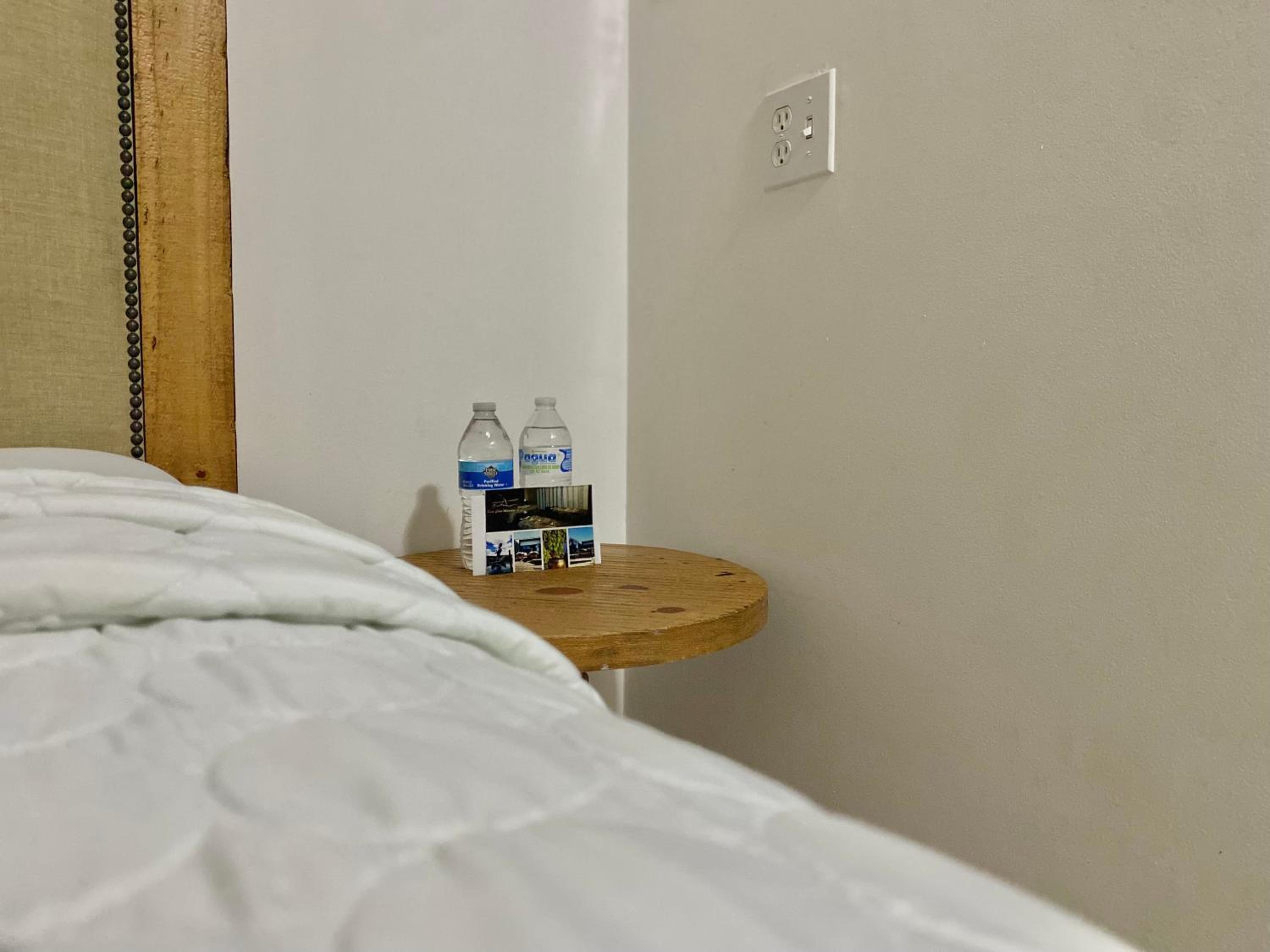 Standard Queen Room - Photo 7