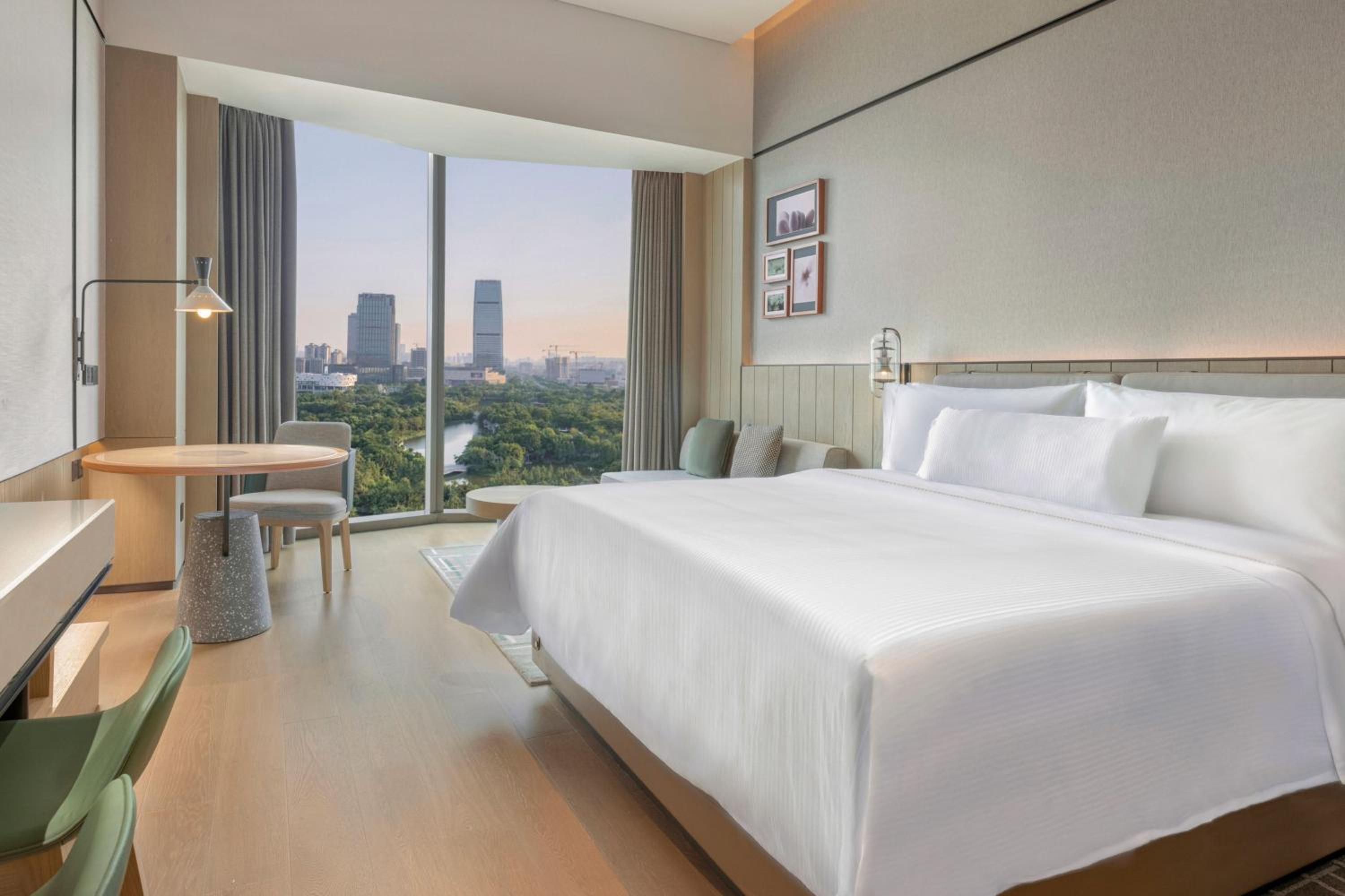 Park View King Bed Room photo 1