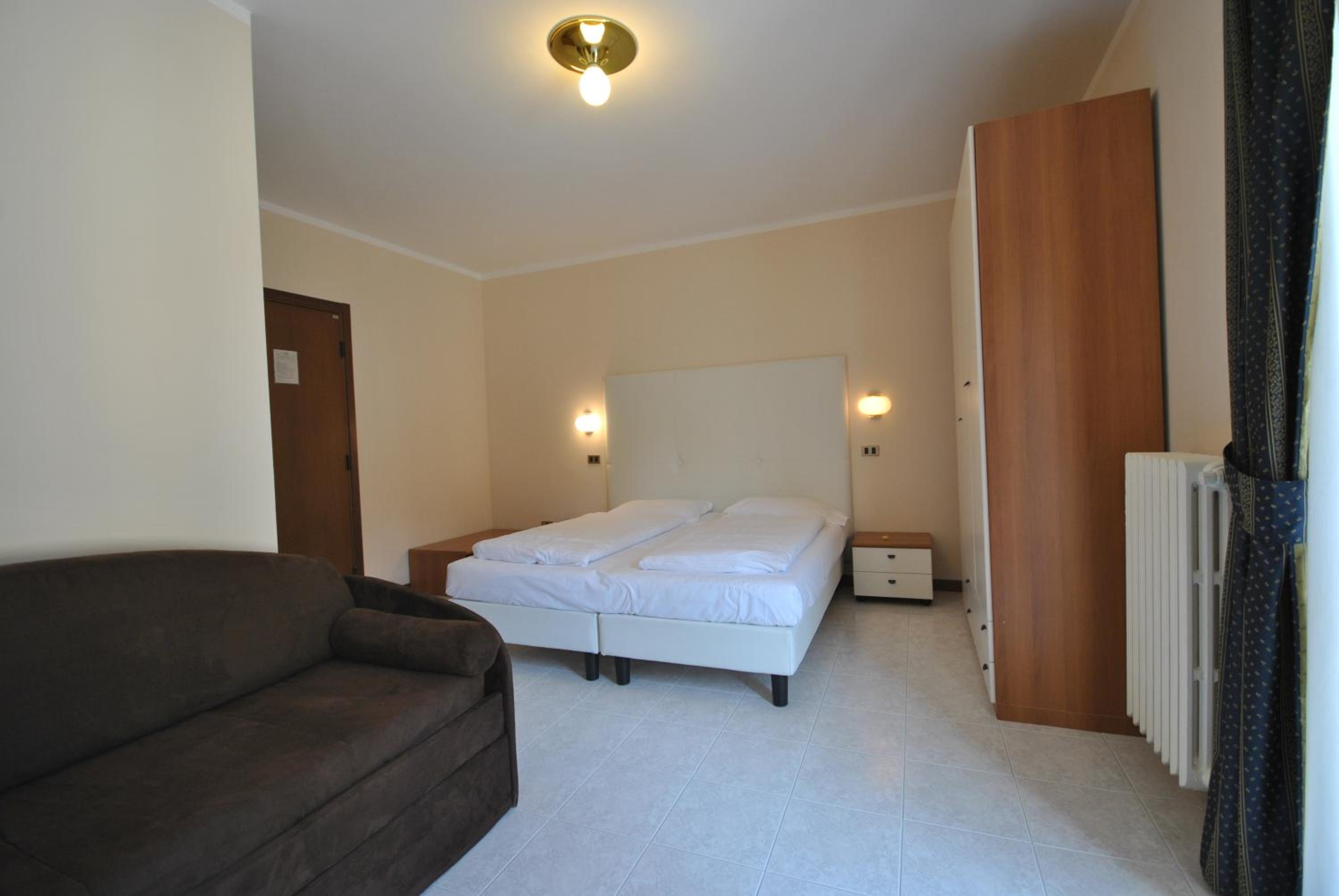 Double or Twin Room - Photo 6