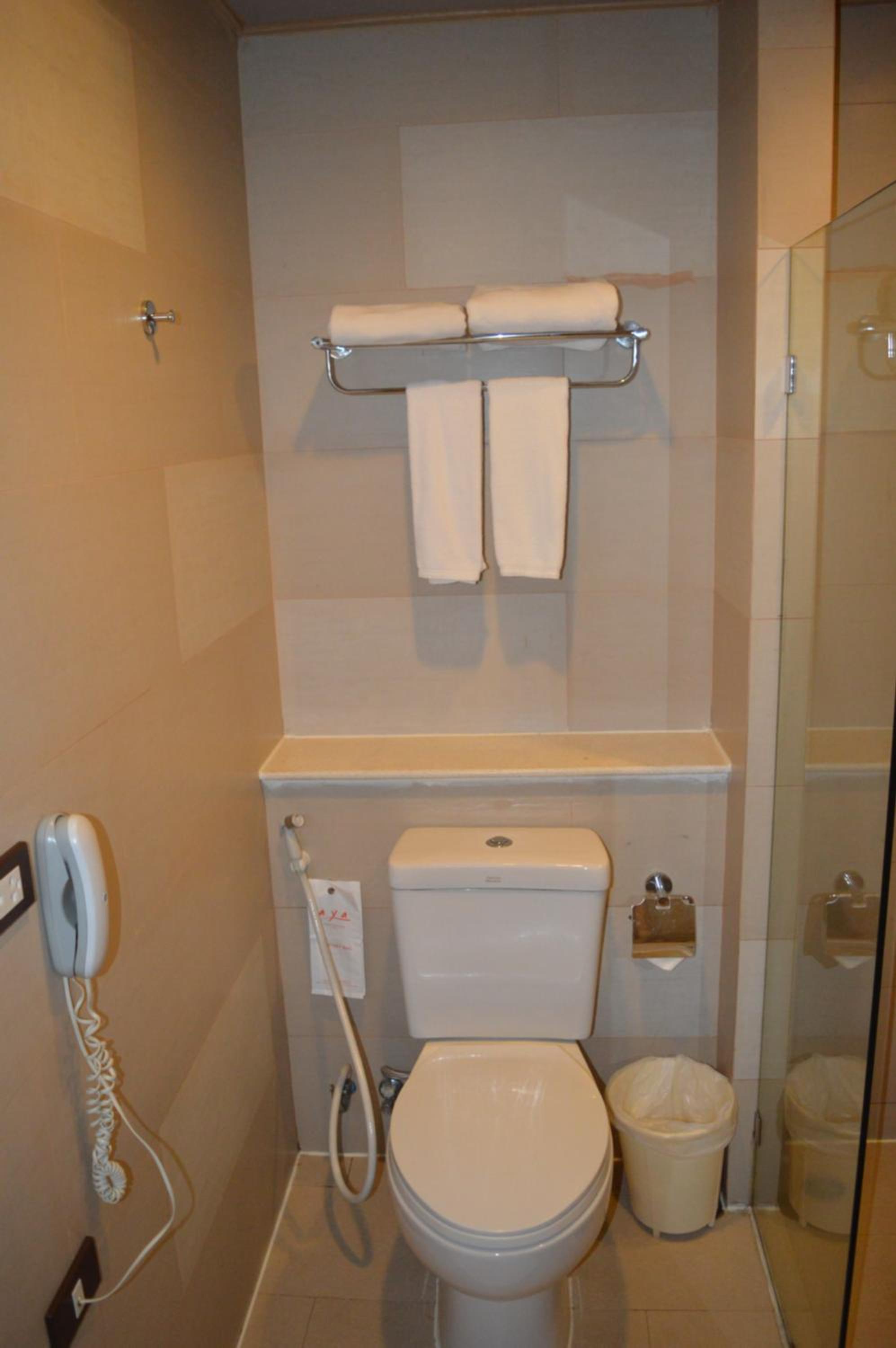 Deluxe Double or Twin Room - Photo 13