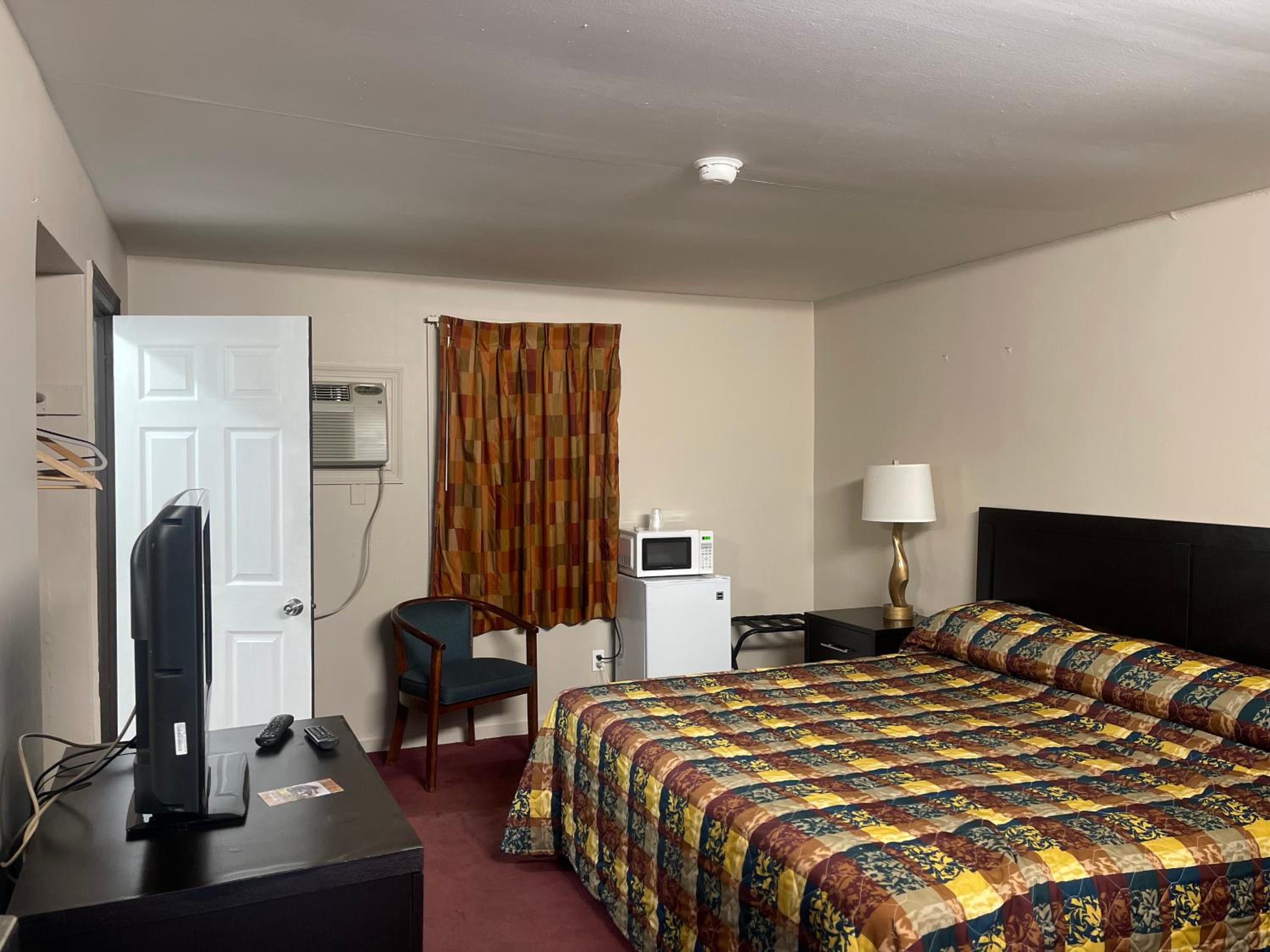 Standard King Room - Photo 3