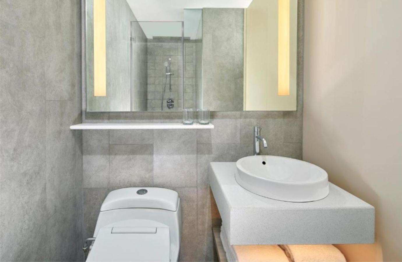 Deluxe Guest room, 1 King - Photo 4