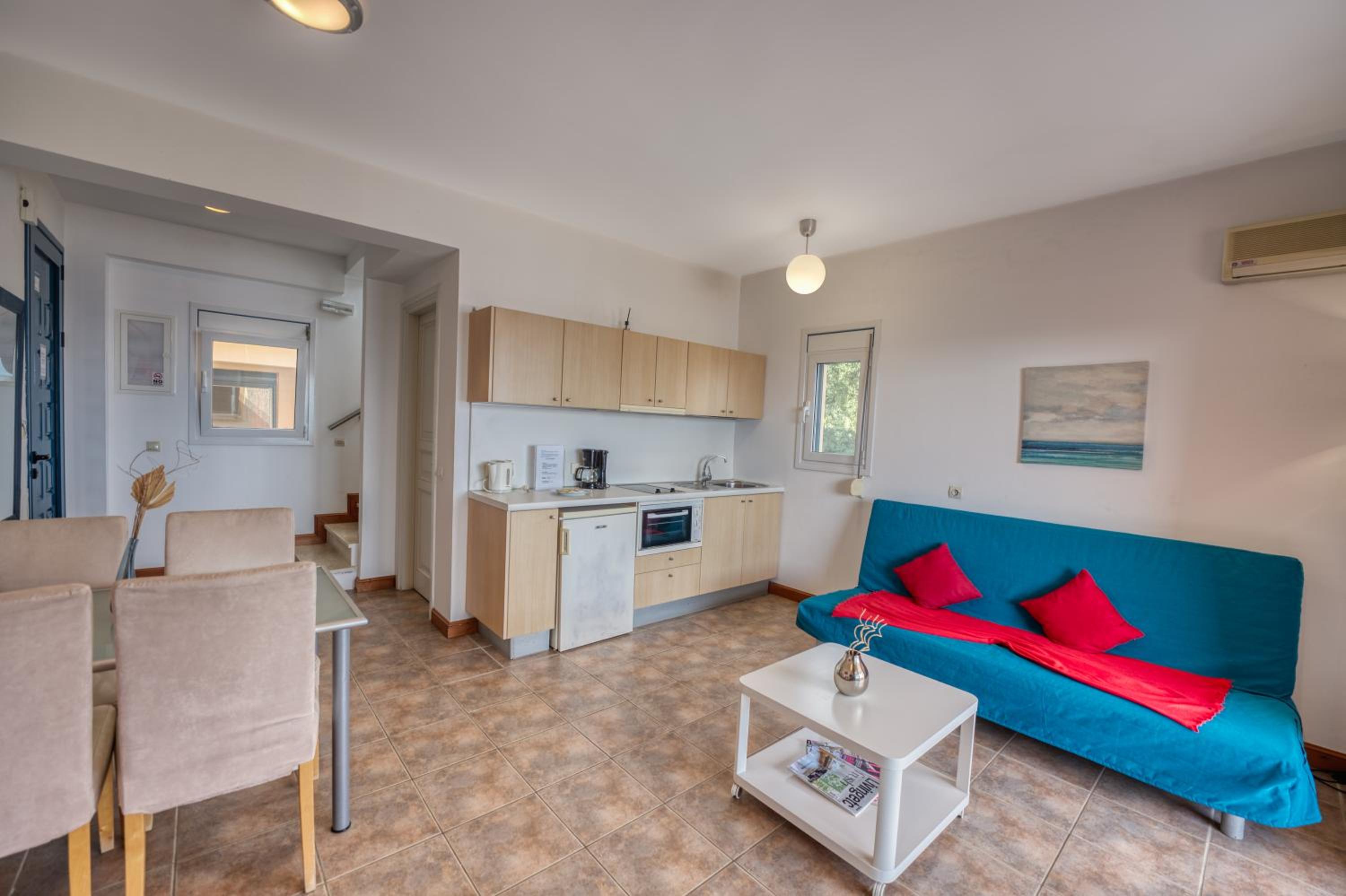 One-Bedroom Apartment with Sea View - Photo 2