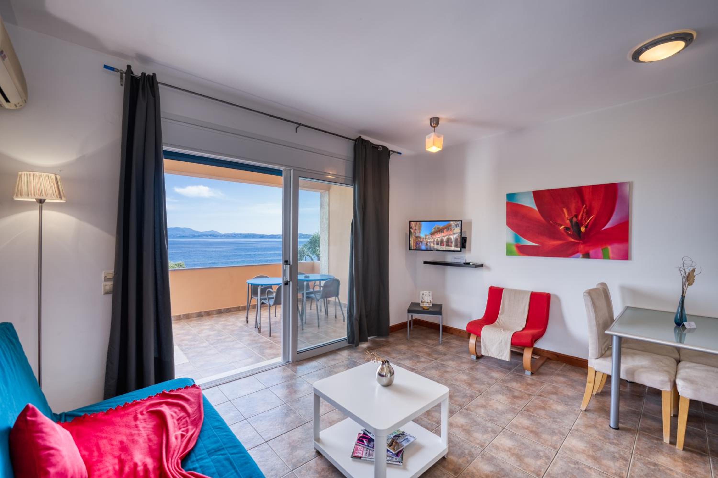 One-Bedroom Apartment with Sea View - Photo 11