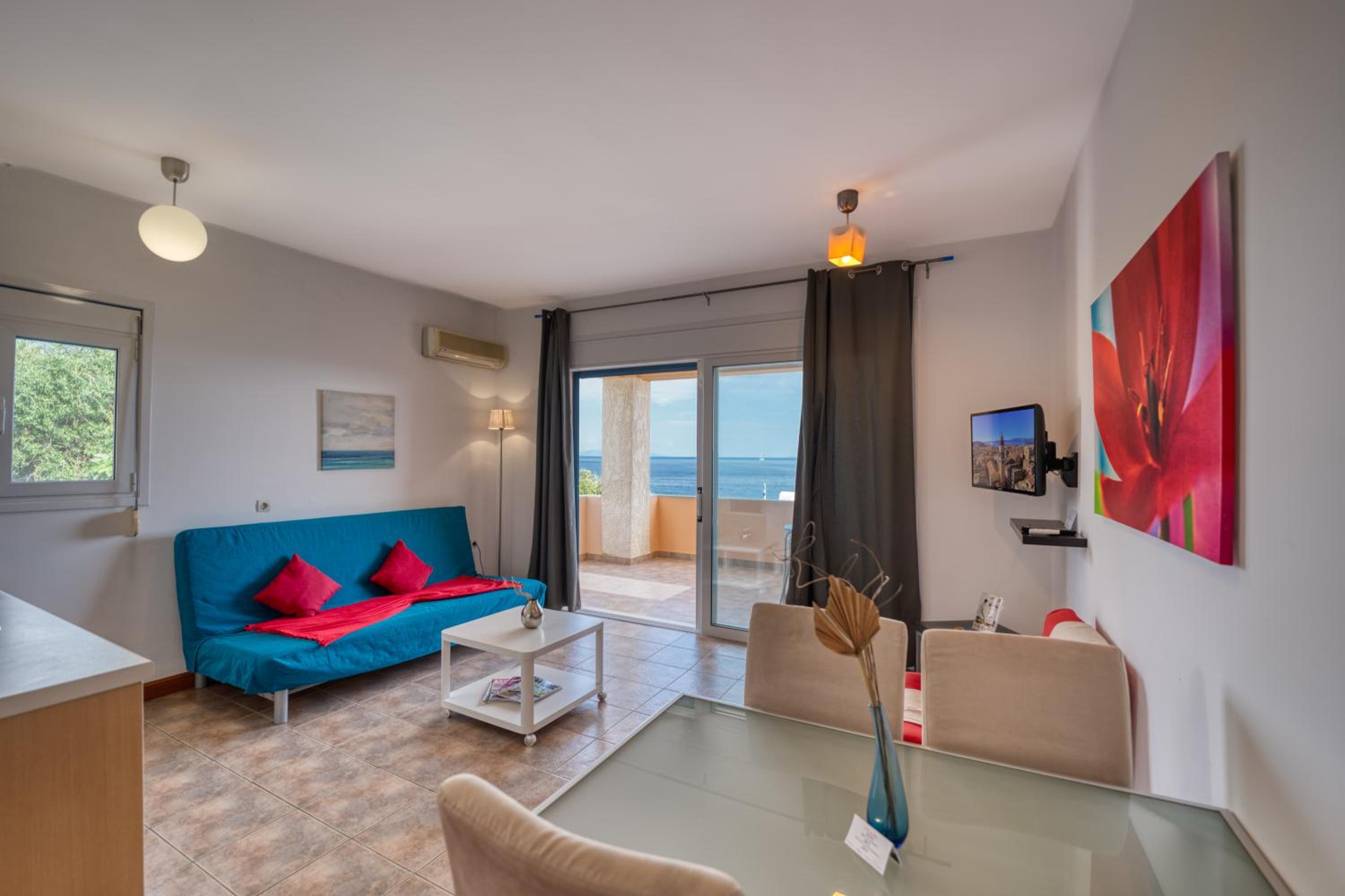 One-Bedroom Apartment with Sea View - Photo 7