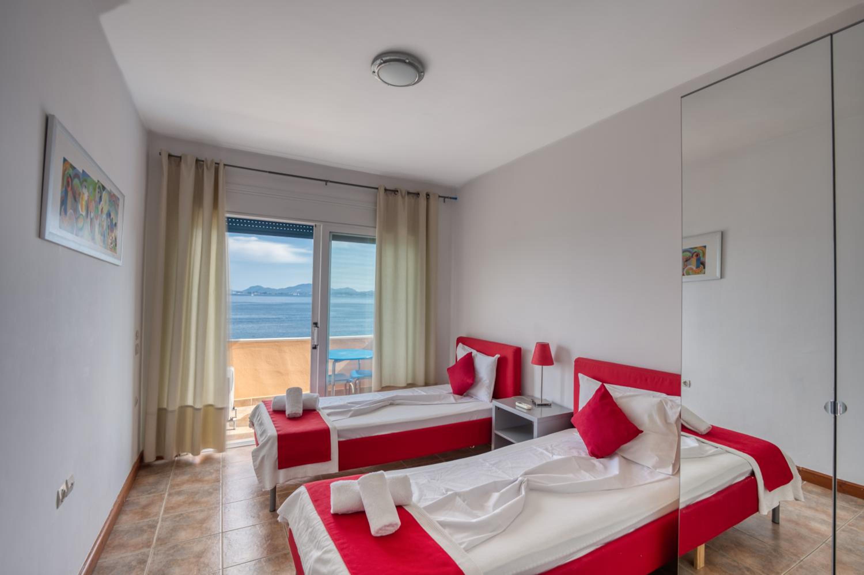 One-Bedroom Apartment with Sea View - Photo 6