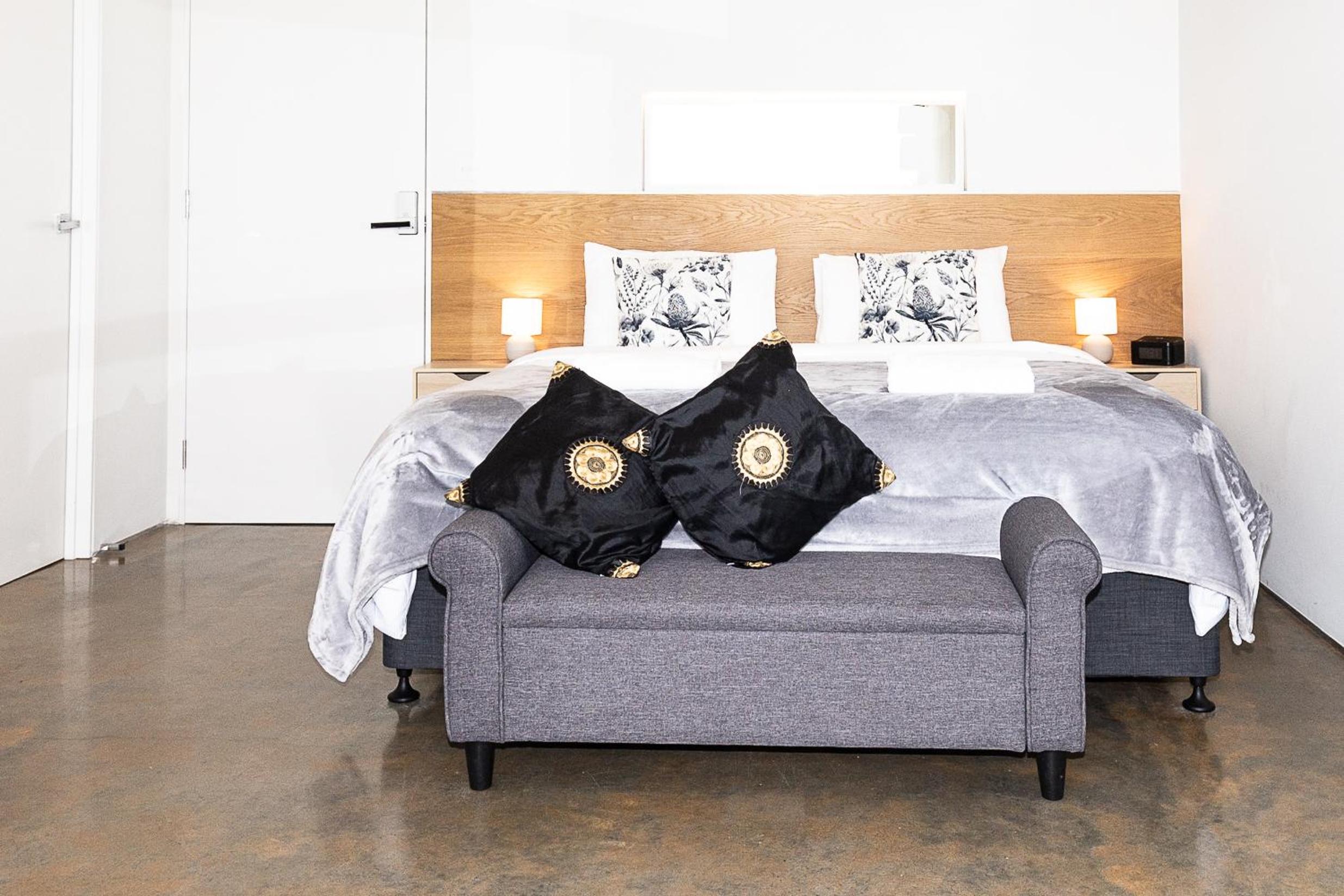 Deluxe King Suite photo 1