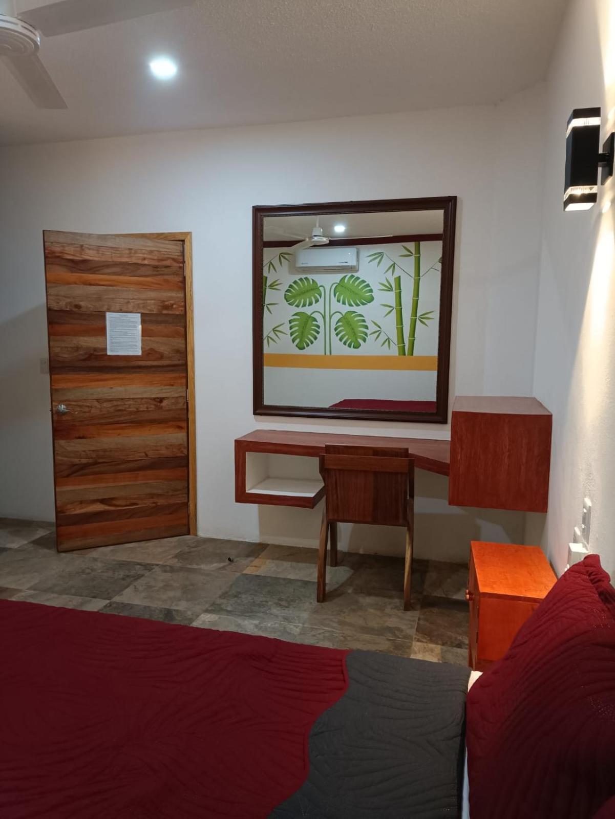 Standard Queen Room - Photo 10