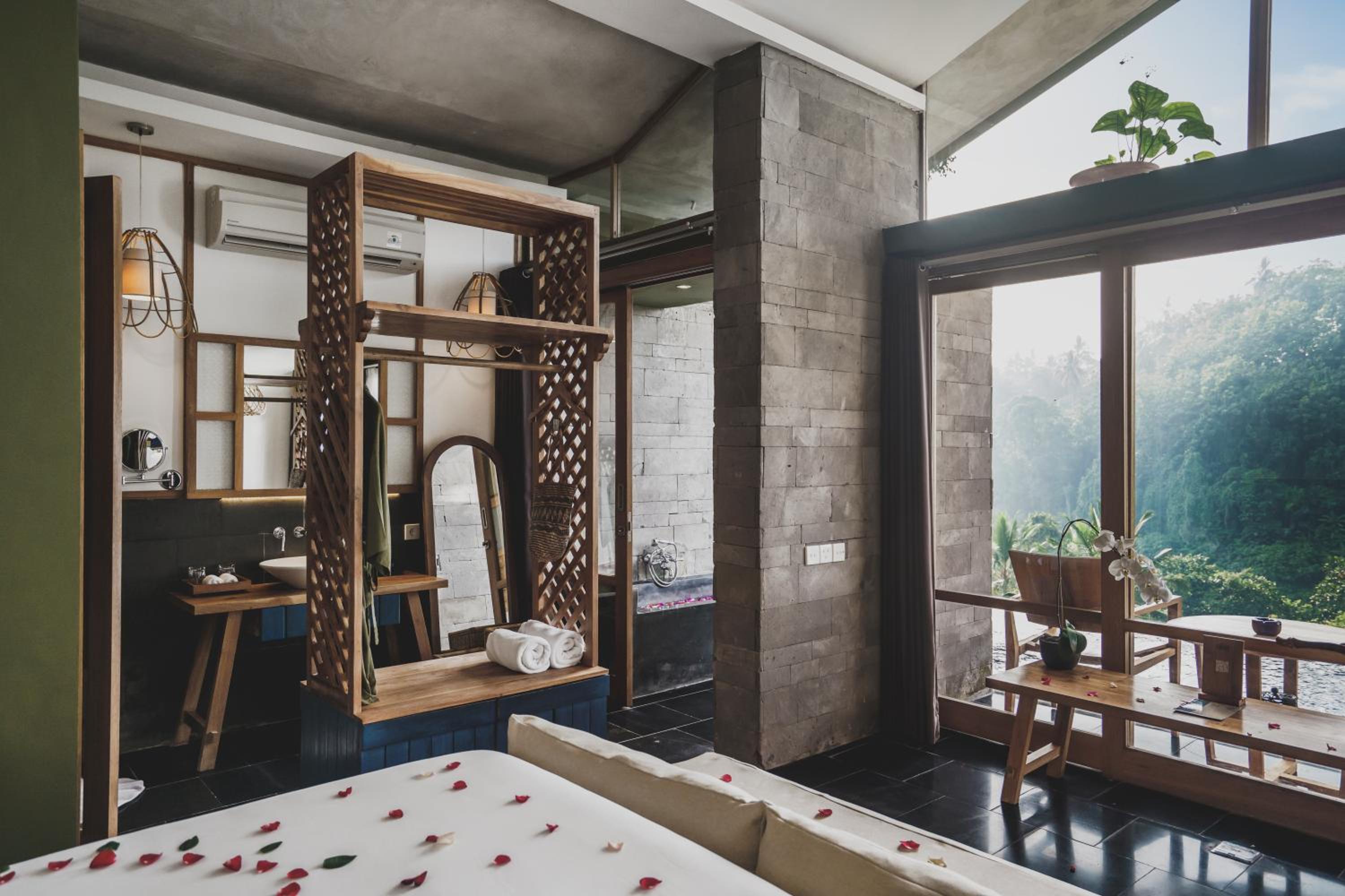 One-Bedroom Valley Pool Villa with Free Benefit