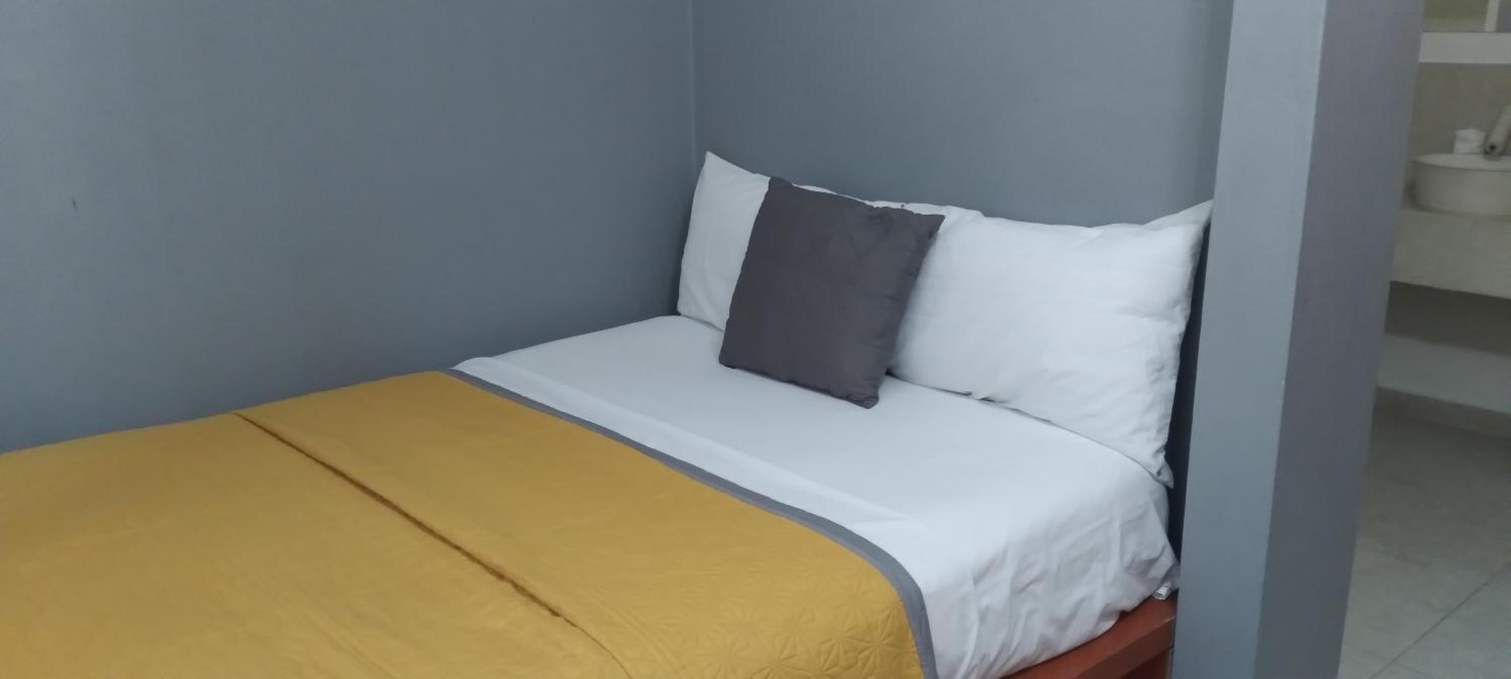 One-Bedroom Apartment photo 1