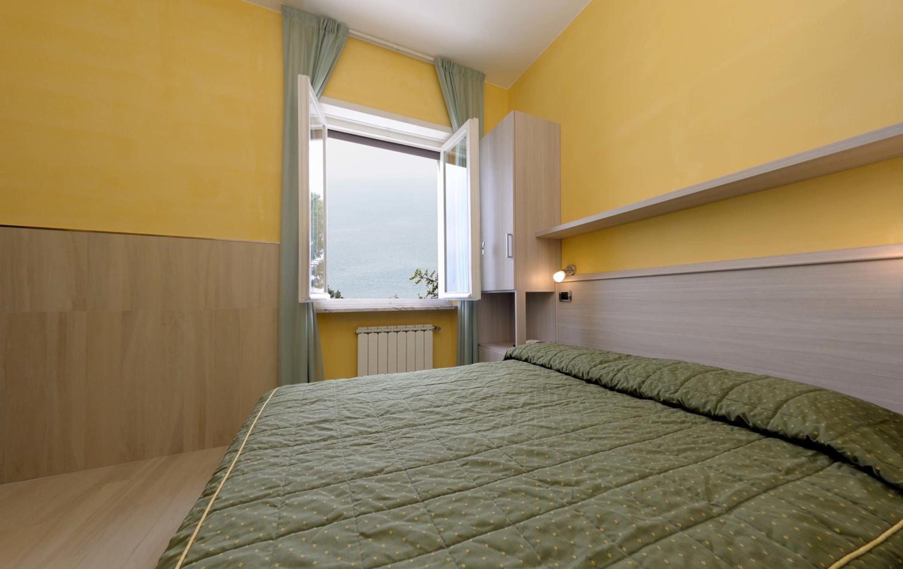 Double or Twin Room with Sea View - Photo 7