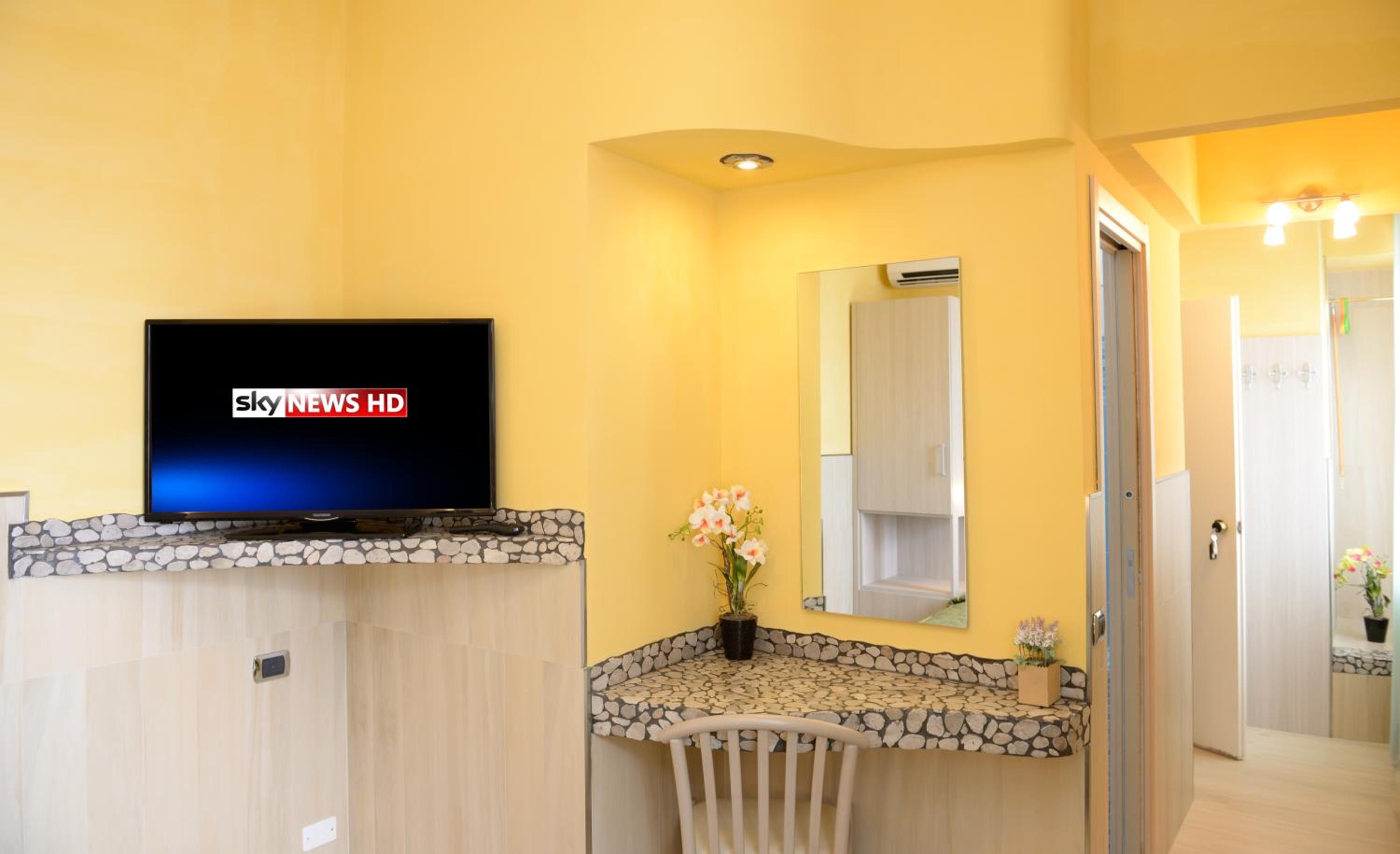 Double or Twin Room with Sea View - Photo 6