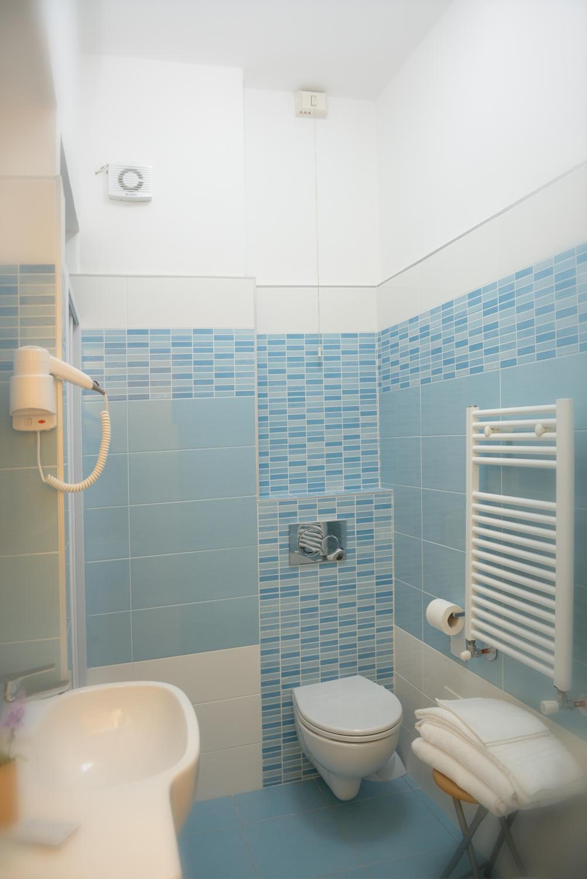 Double or Twin Room with Sea View - Photo 4