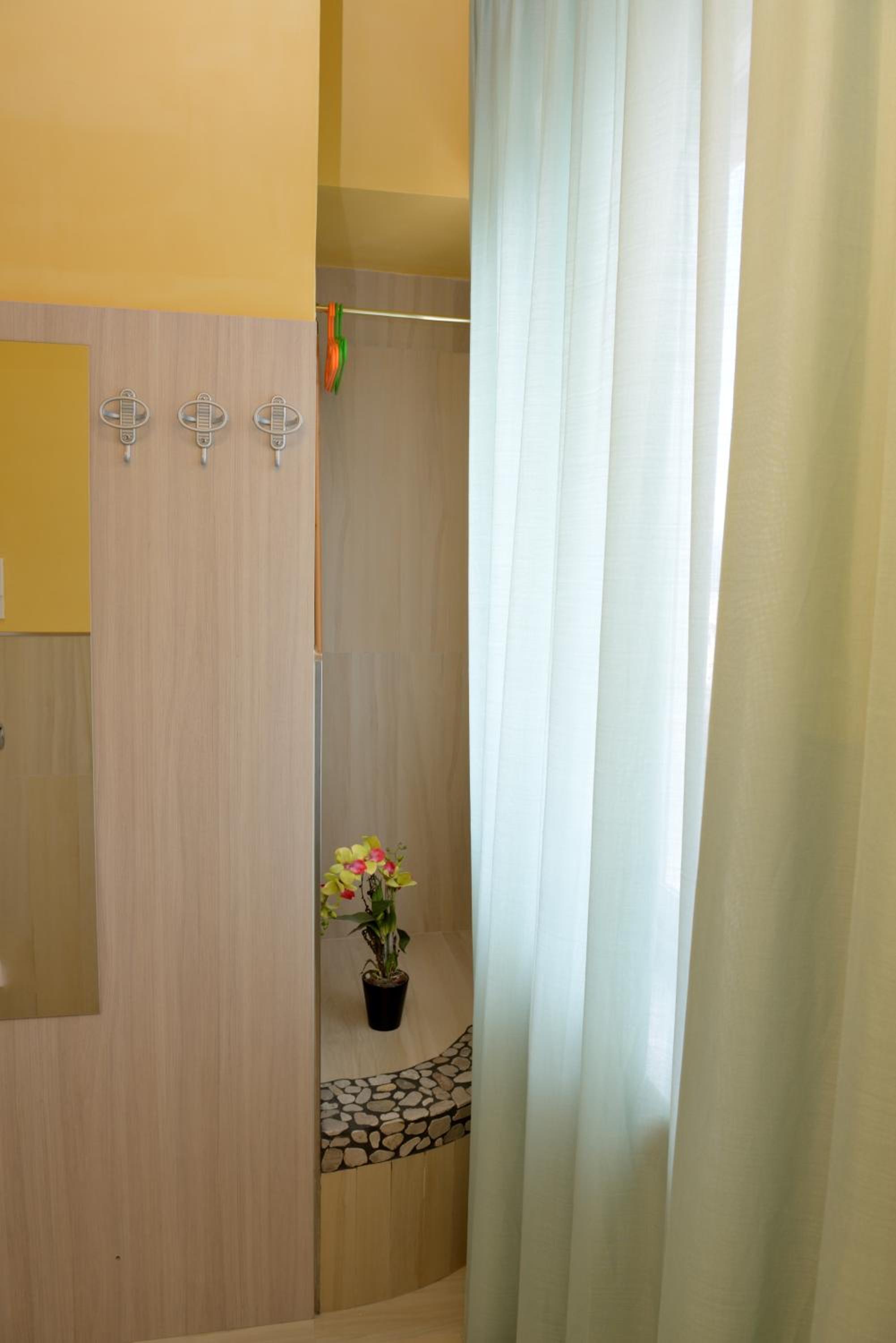 Double or Twin Room with Sea View - Photo 3