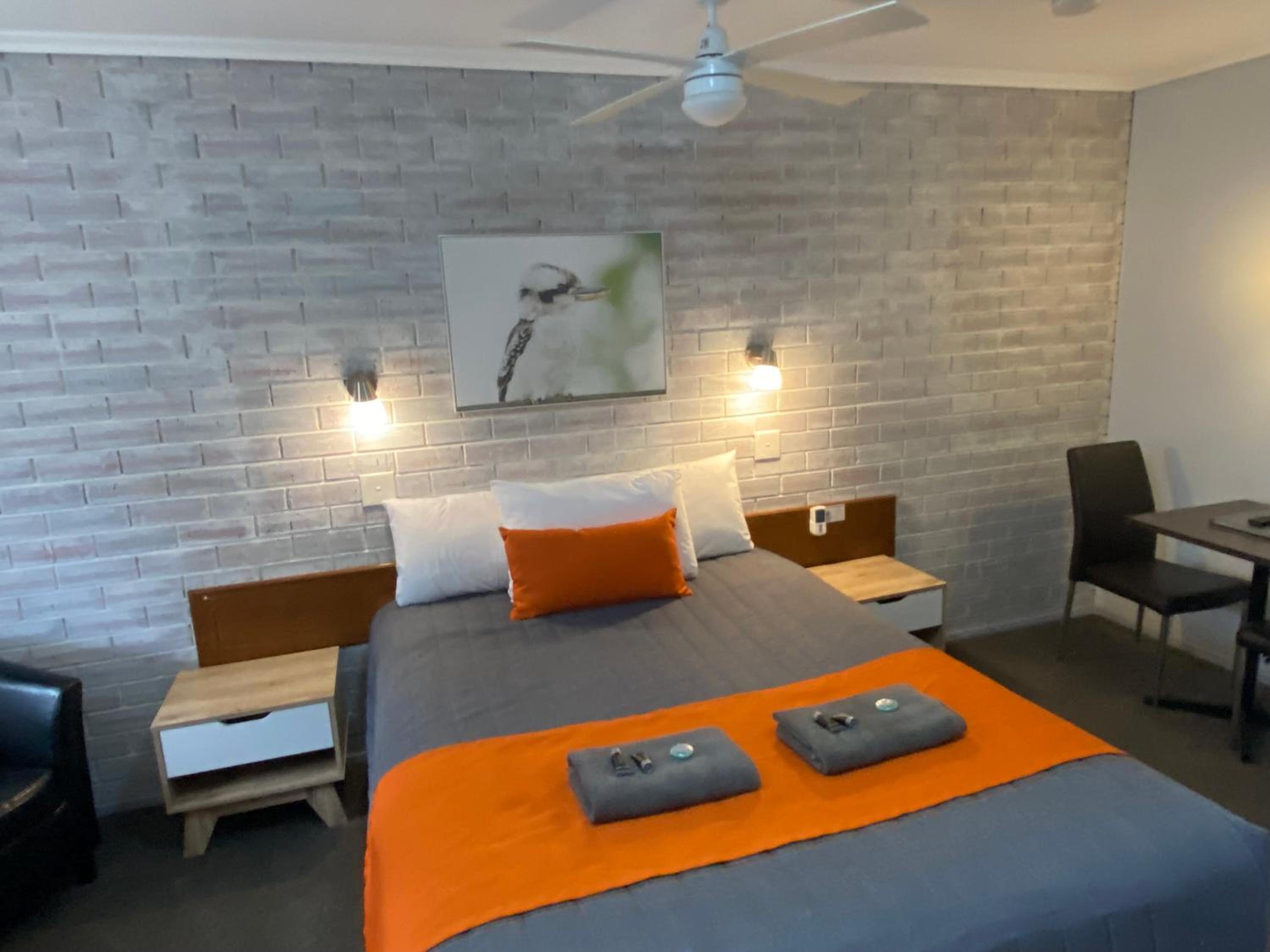 Standard Queen Room