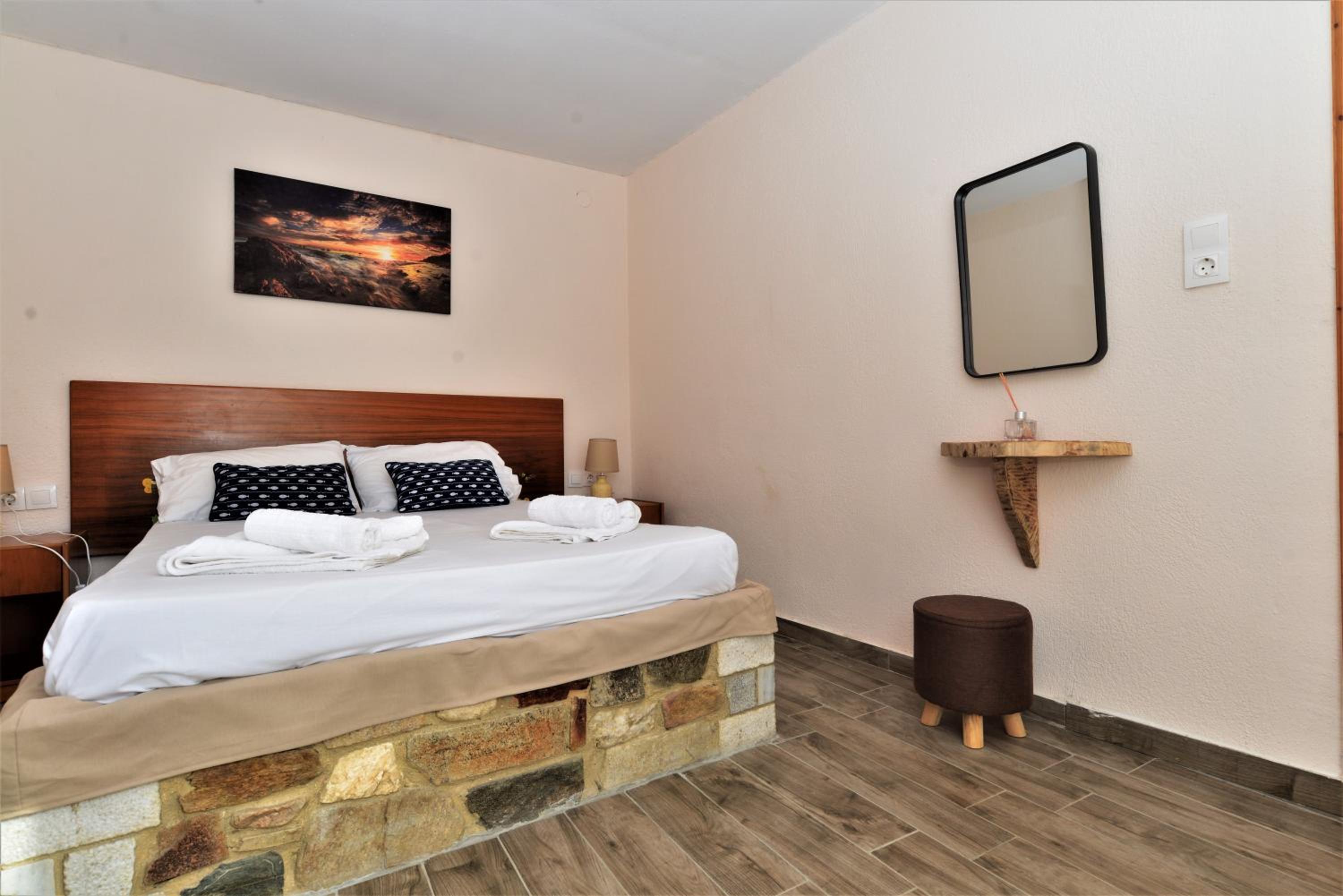 One-Bedroom House photo 1