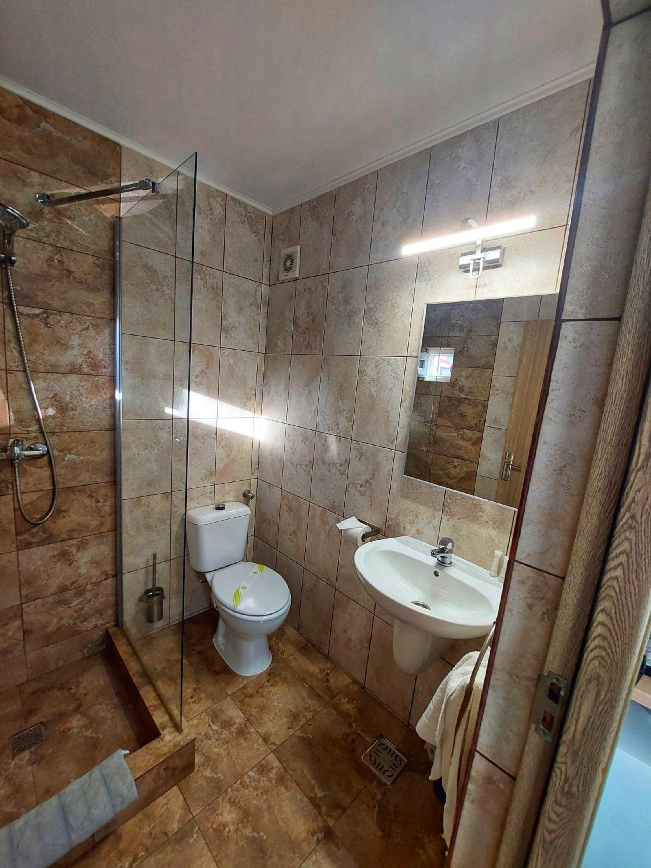 Double Room with Private Bathroom photo 2