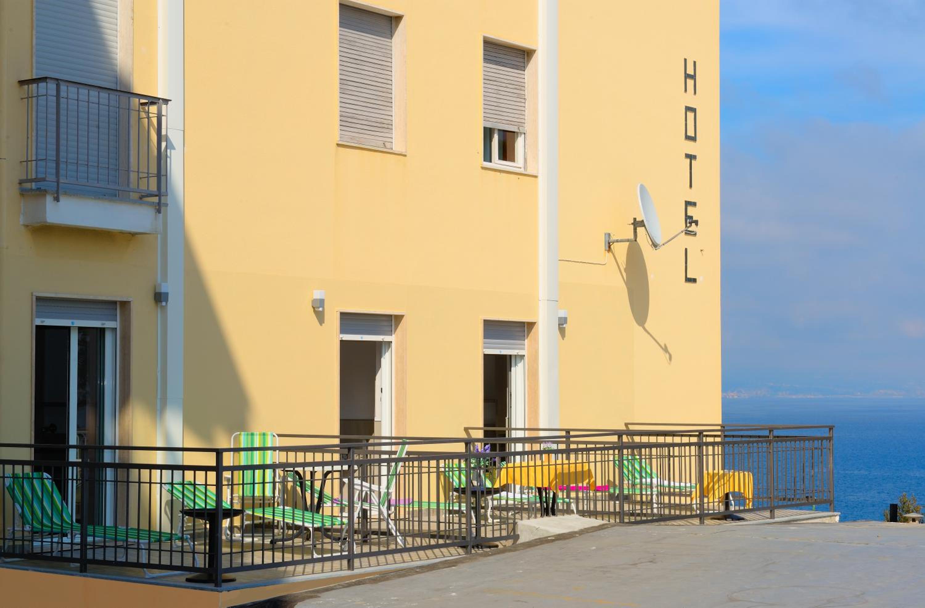 Double Room with Terrace and Sea View   - Photo 19