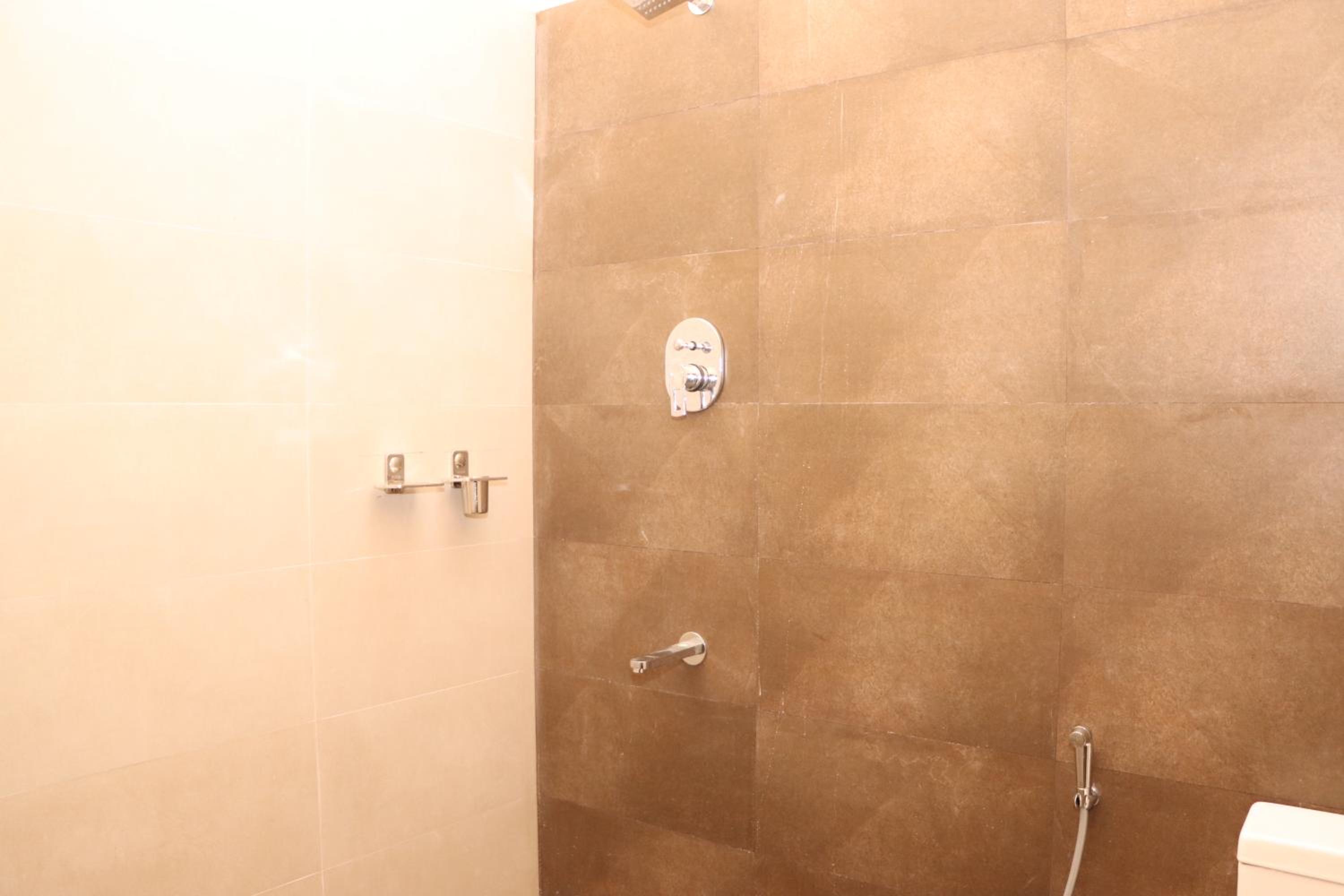 Deluxe Family Suite - Photo 20