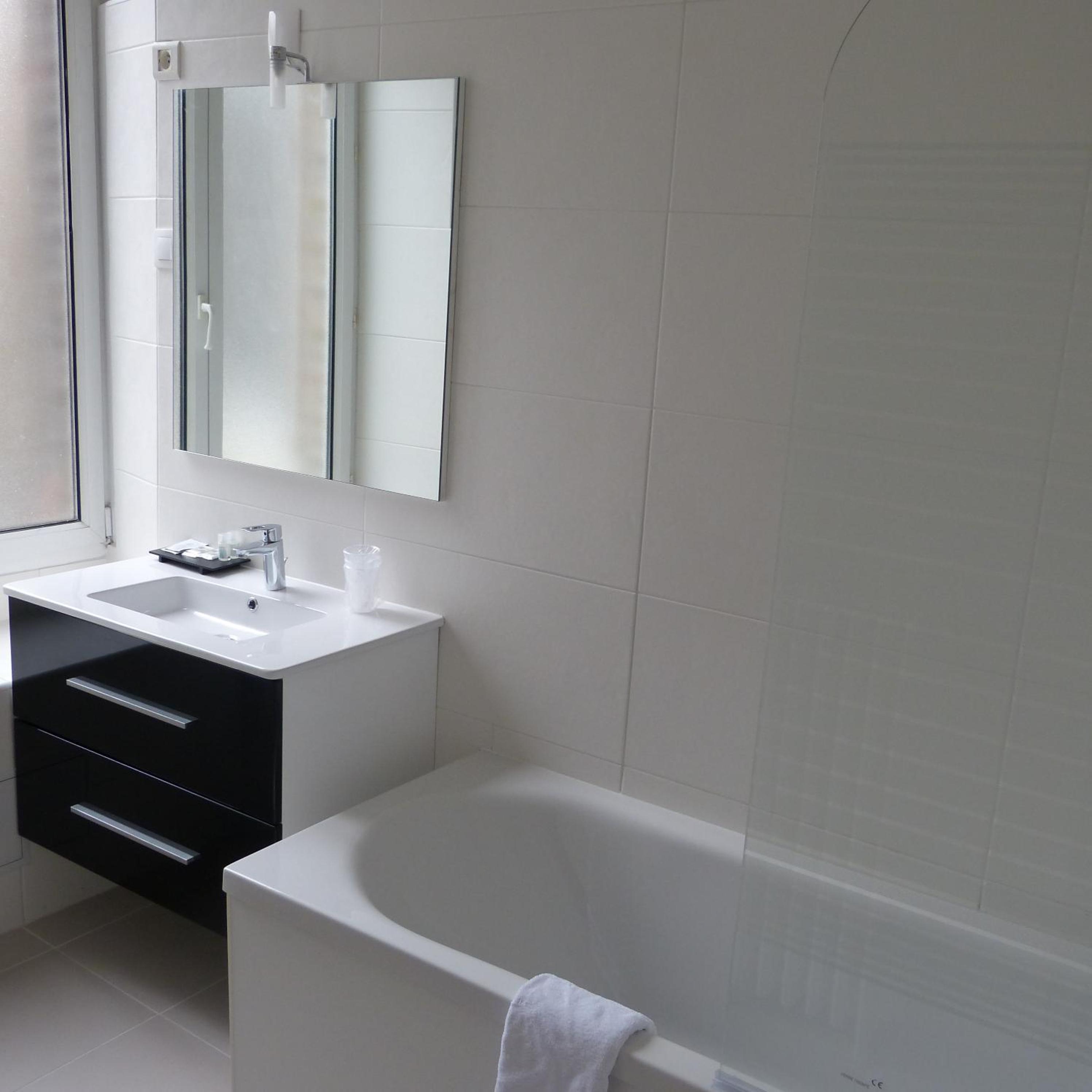 Double Room with Bath or Shower photo 3