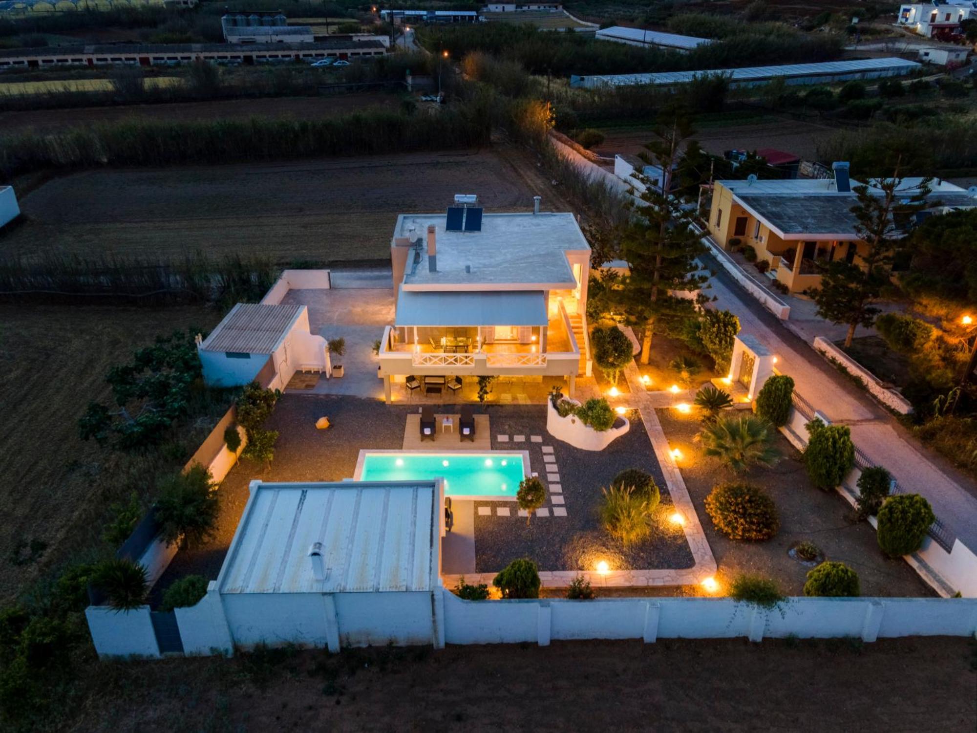 Three-Bedroom Villa photo 2