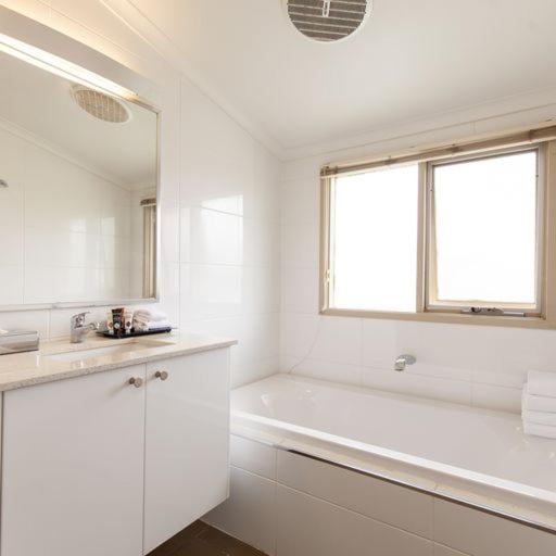 Two-Bedroom Apartment - Photo 2