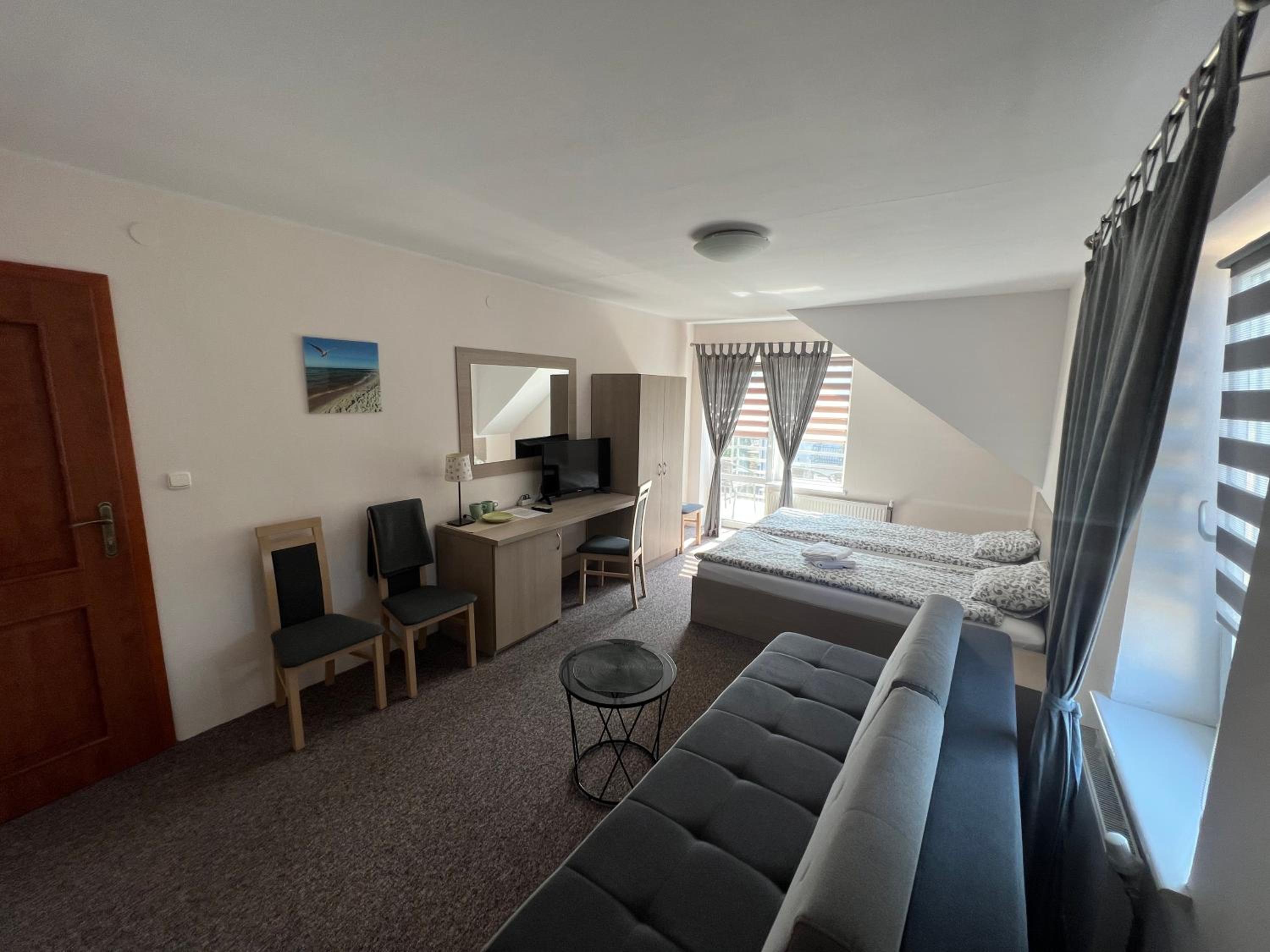 (1) Quadruple Room with Balcony photo 1
