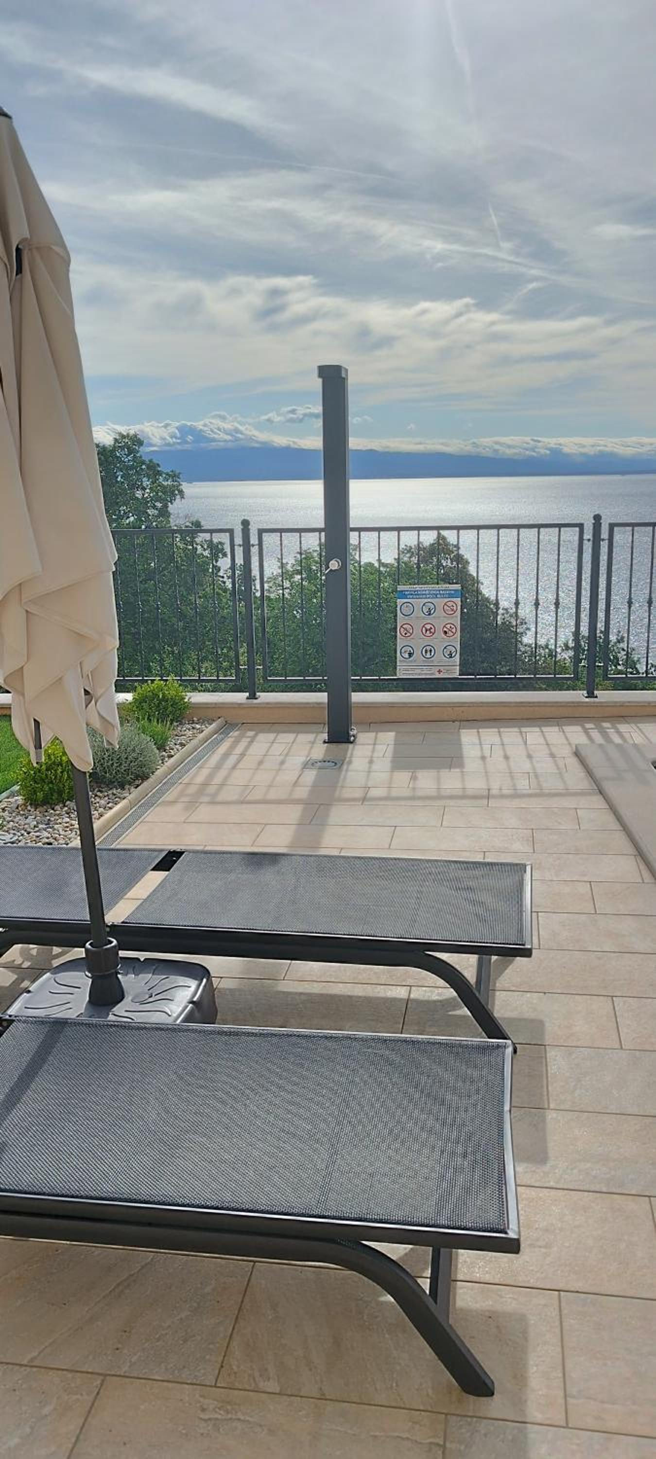 Apartment with Balcony photo 2