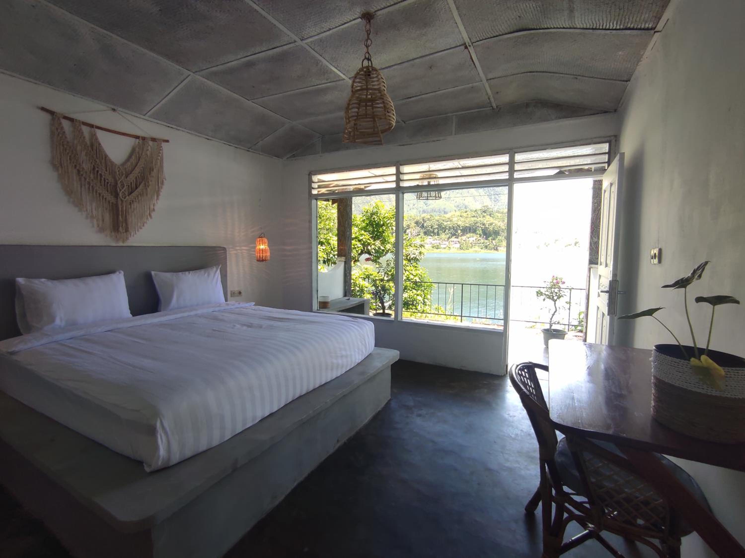 Double Room with Lake View photo 3