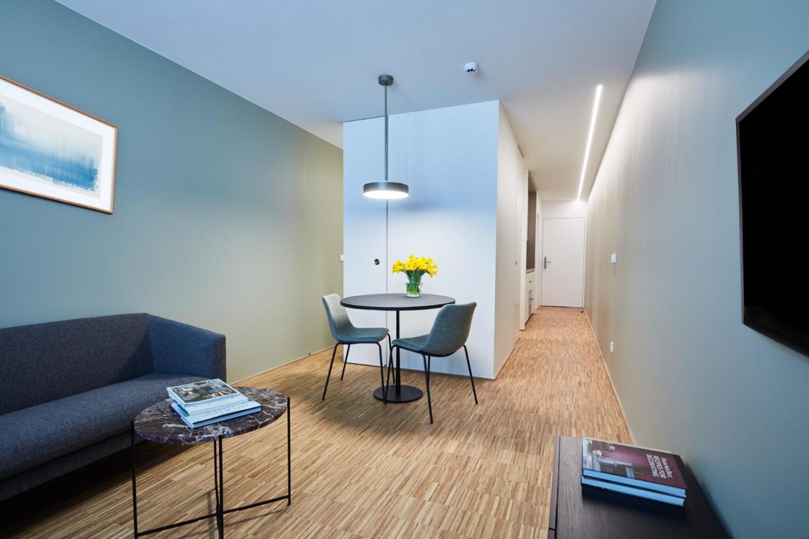 One-Bedroom Apartment - Photo 1
