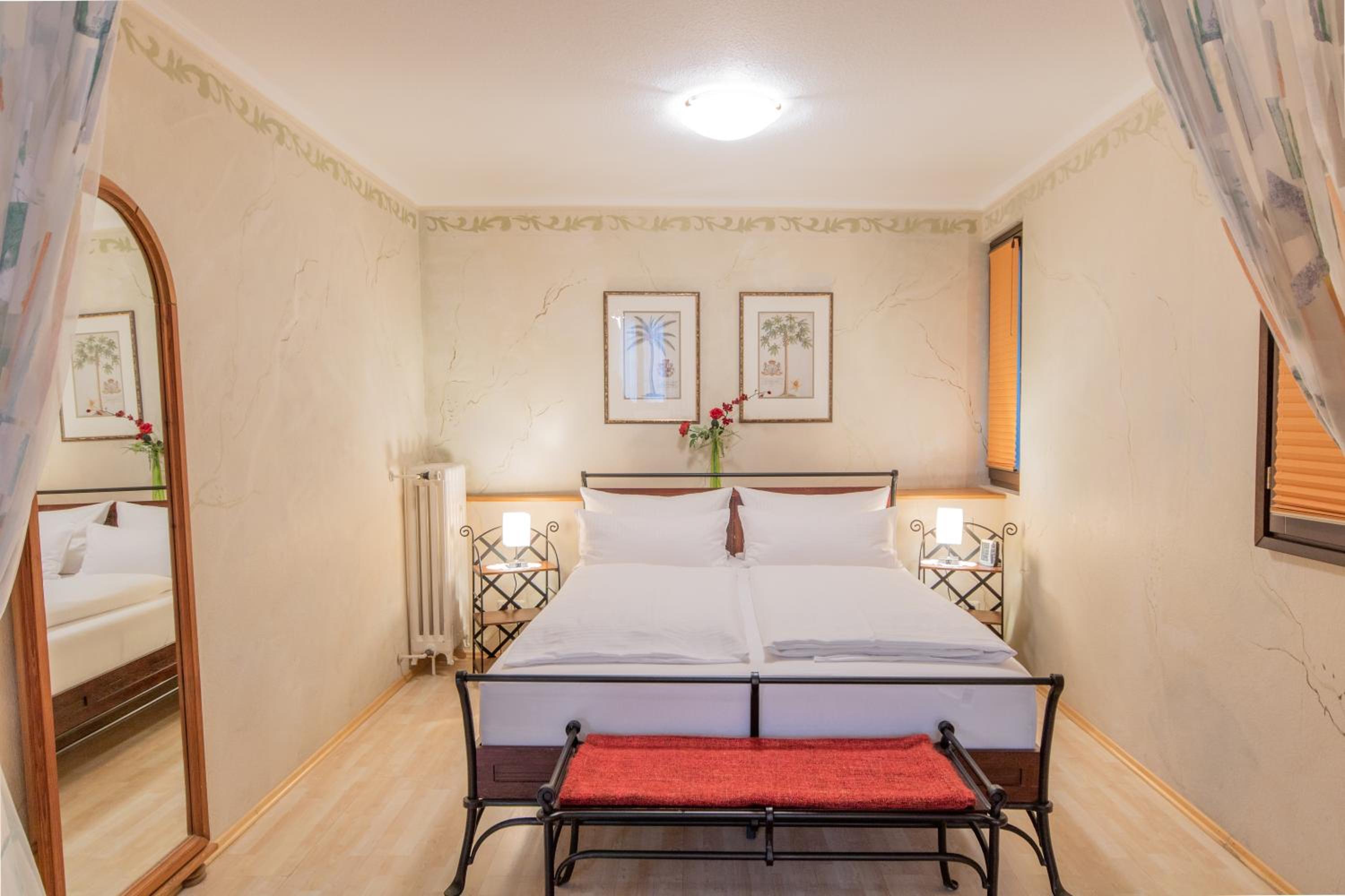 Double Room with City View - Photo 1