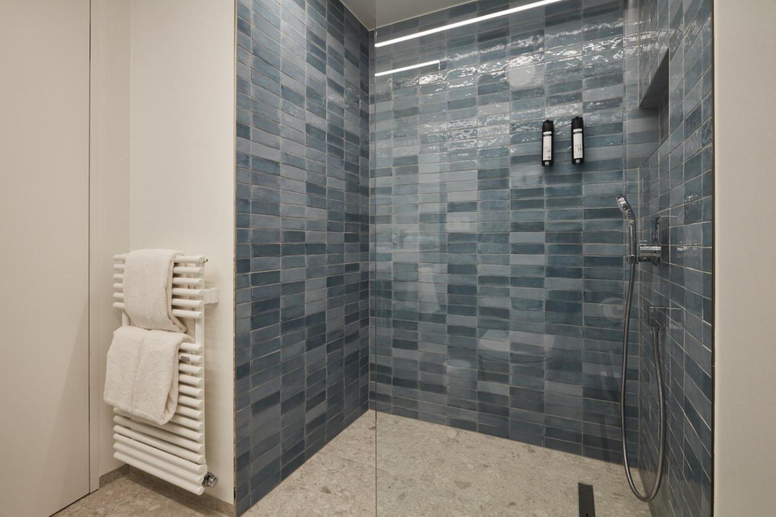 One-Bedroom Apartment - Photo 6