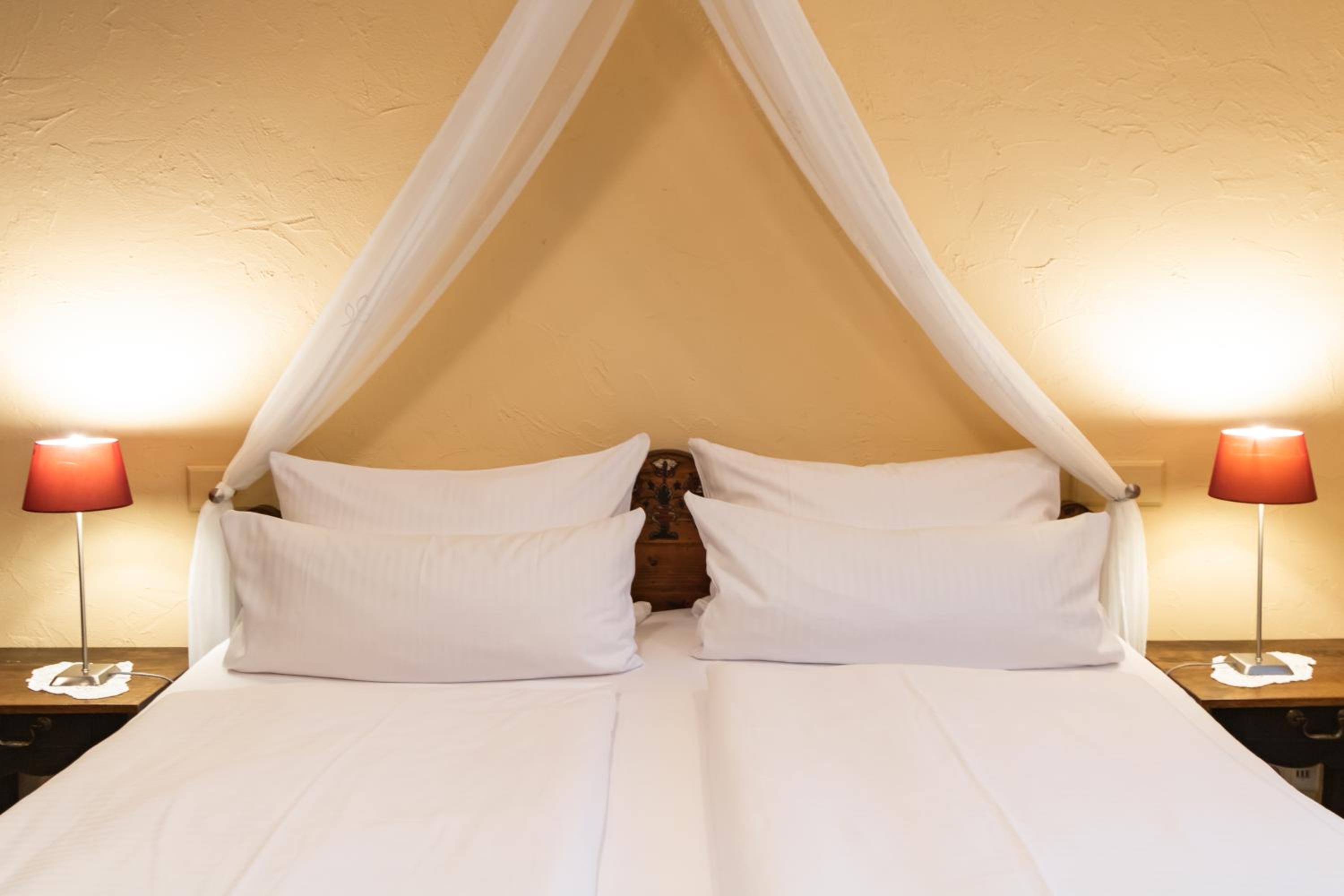 Double Room with City View - Photo 2