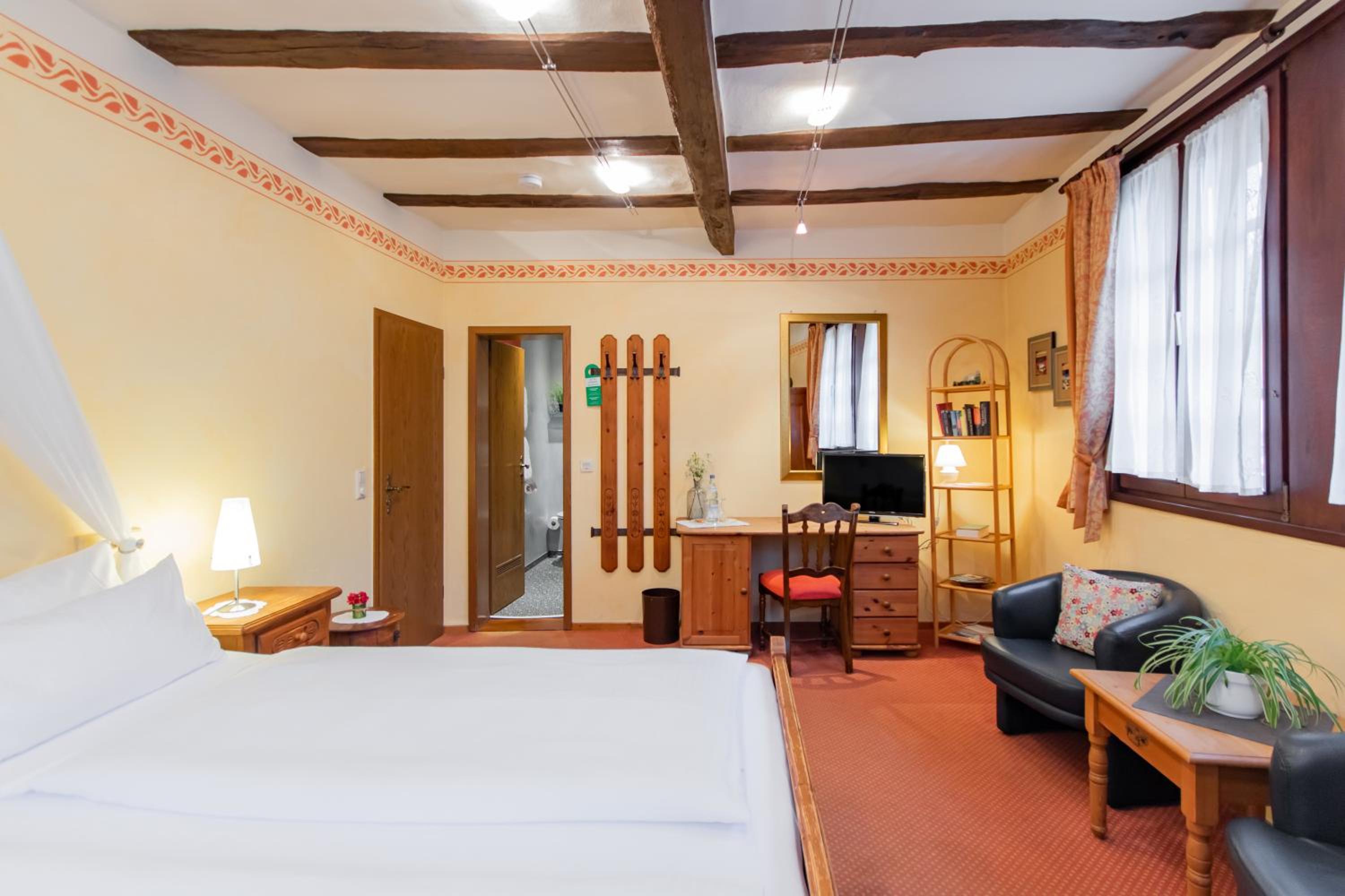 Double Room with City View - Photo 8