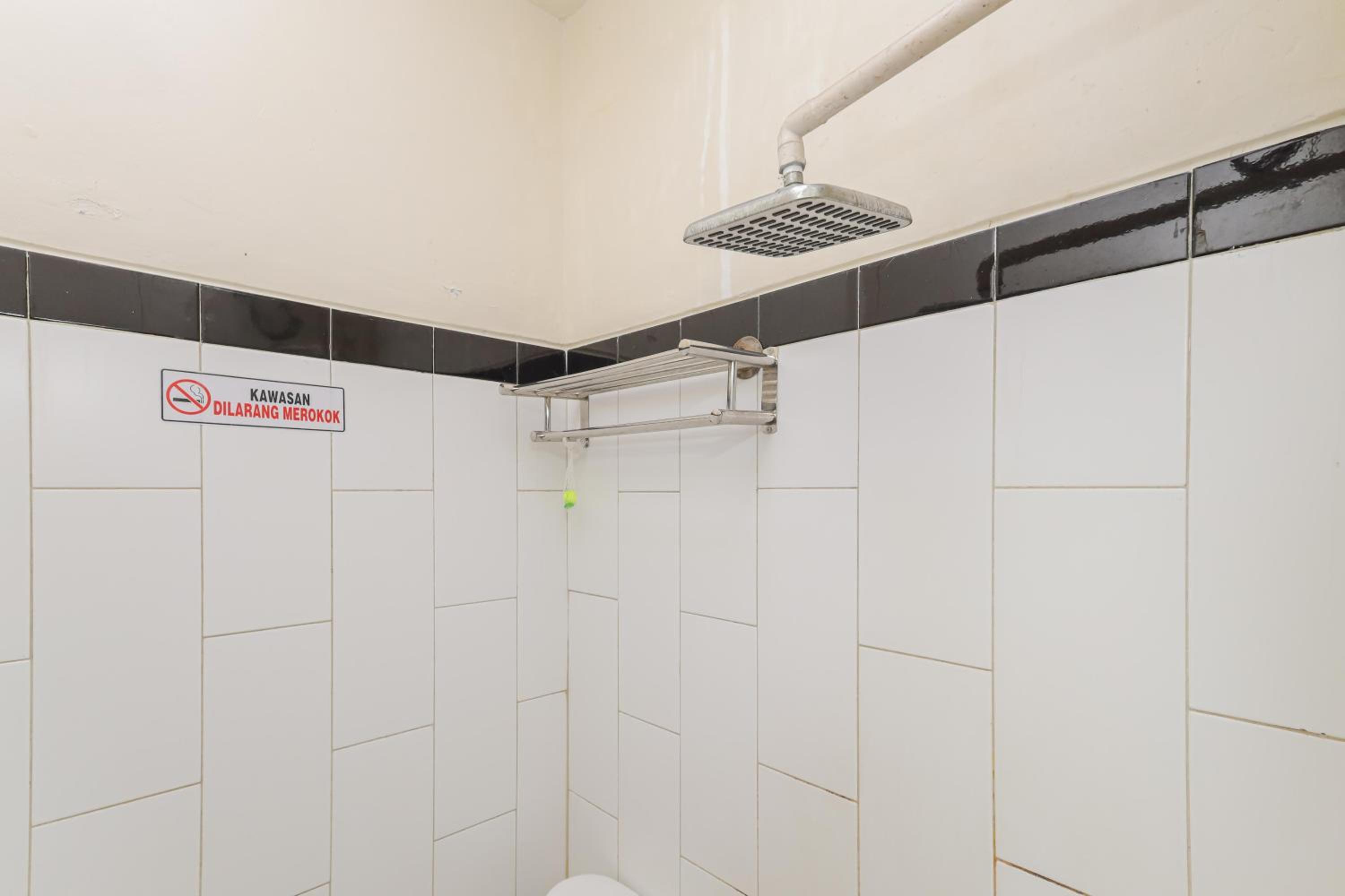 Standard Twin Room - Photo 6