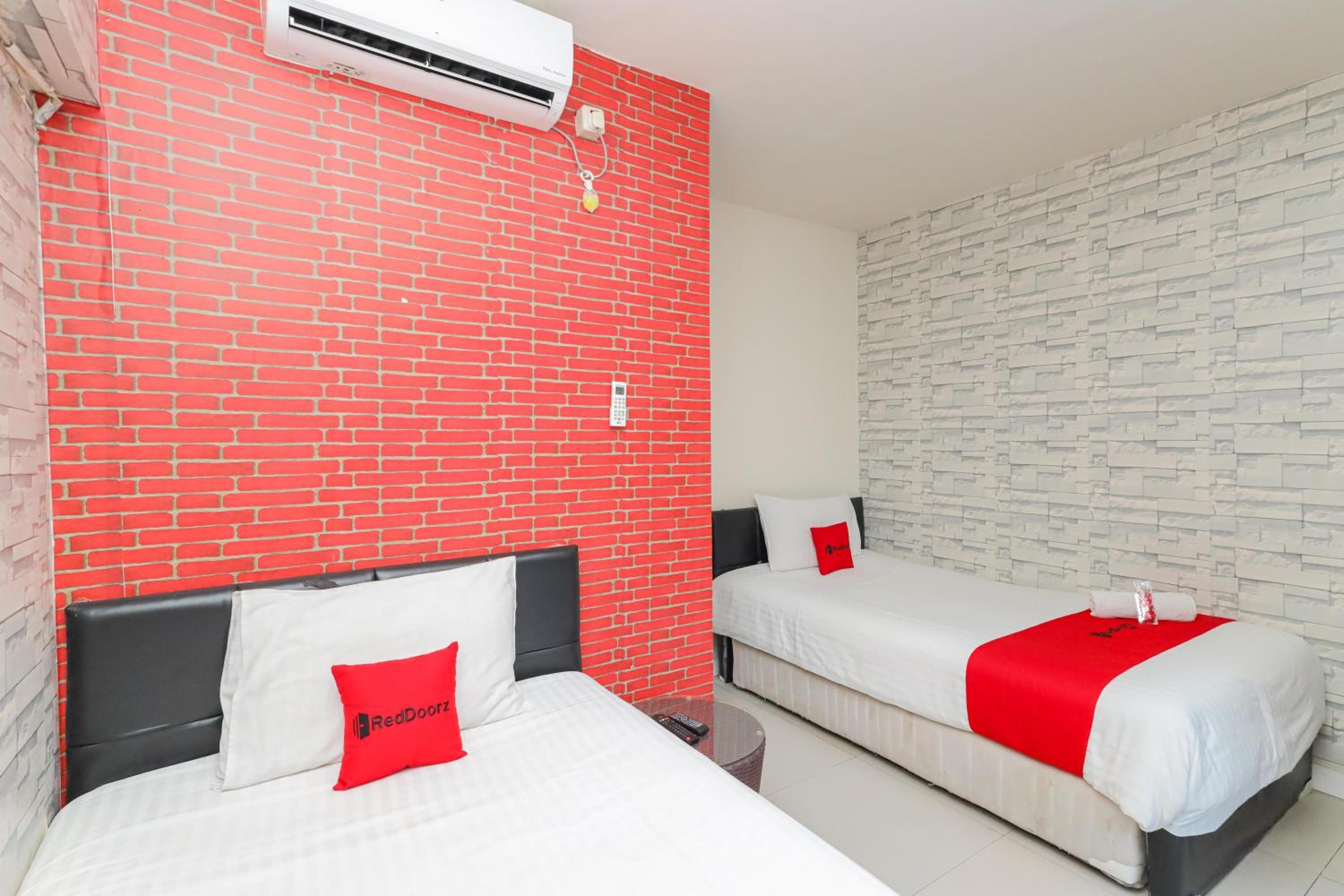 Standard Twin Room - Photo 1