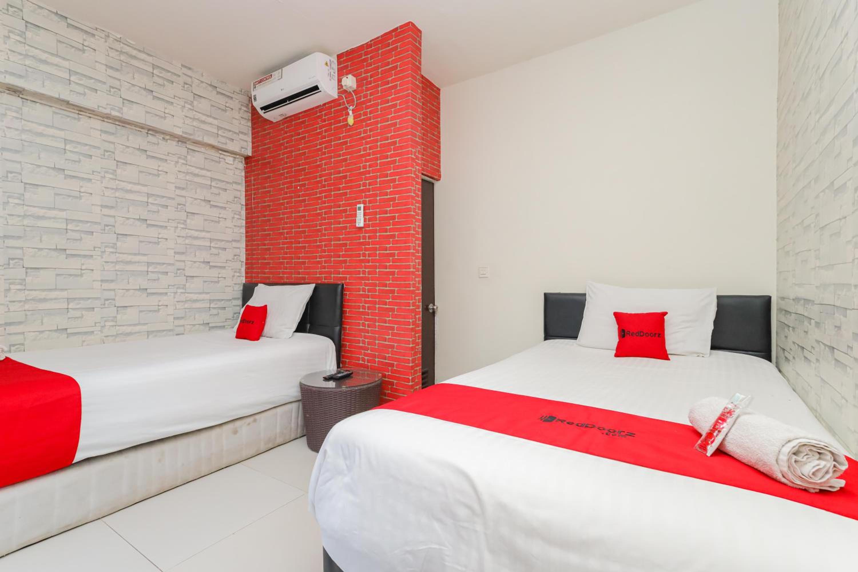 Standard Twin Room - Photo 2