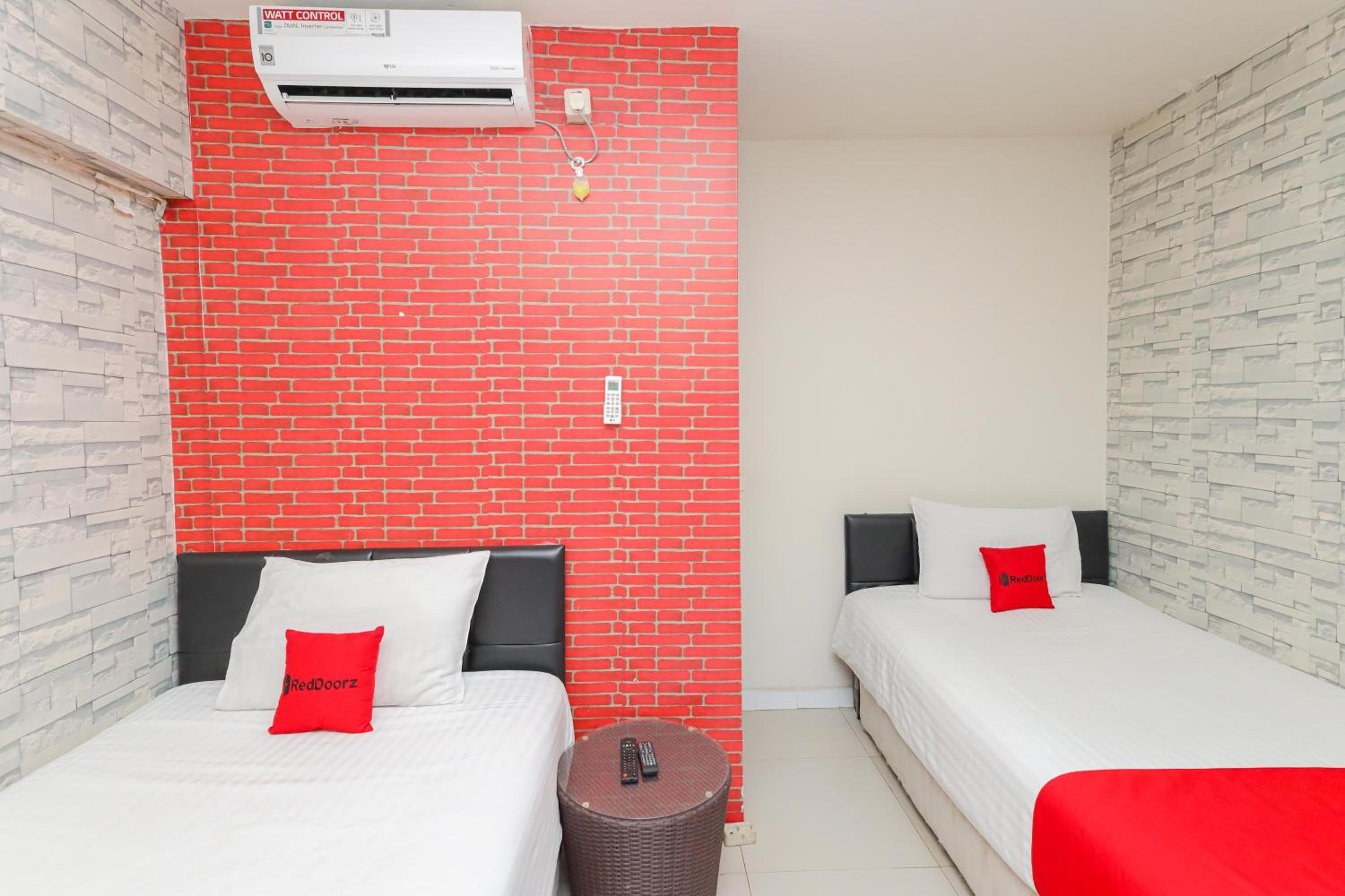 Standard Twin Room - Photo 3