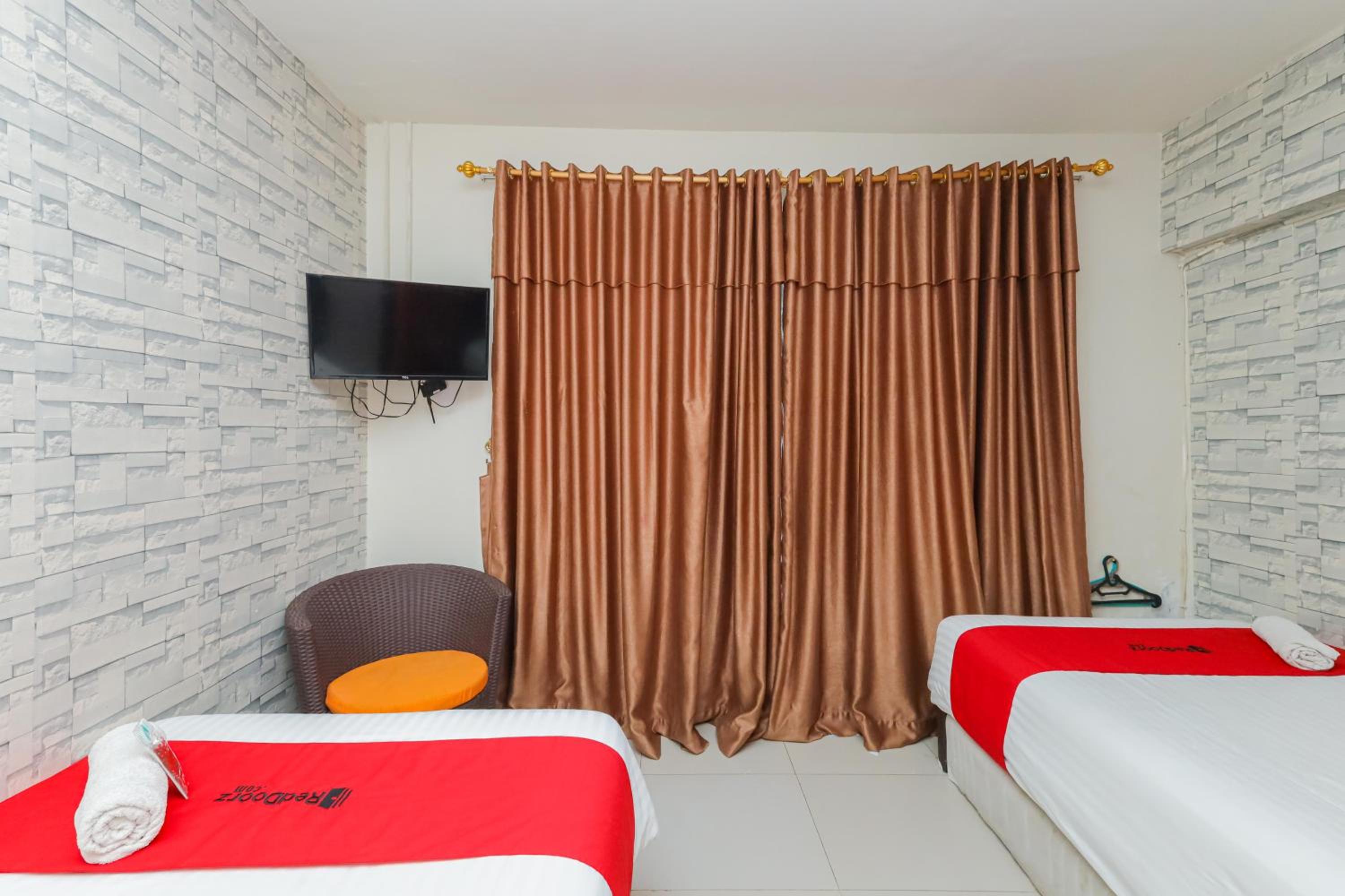 Standard Twin Room - Photo 4