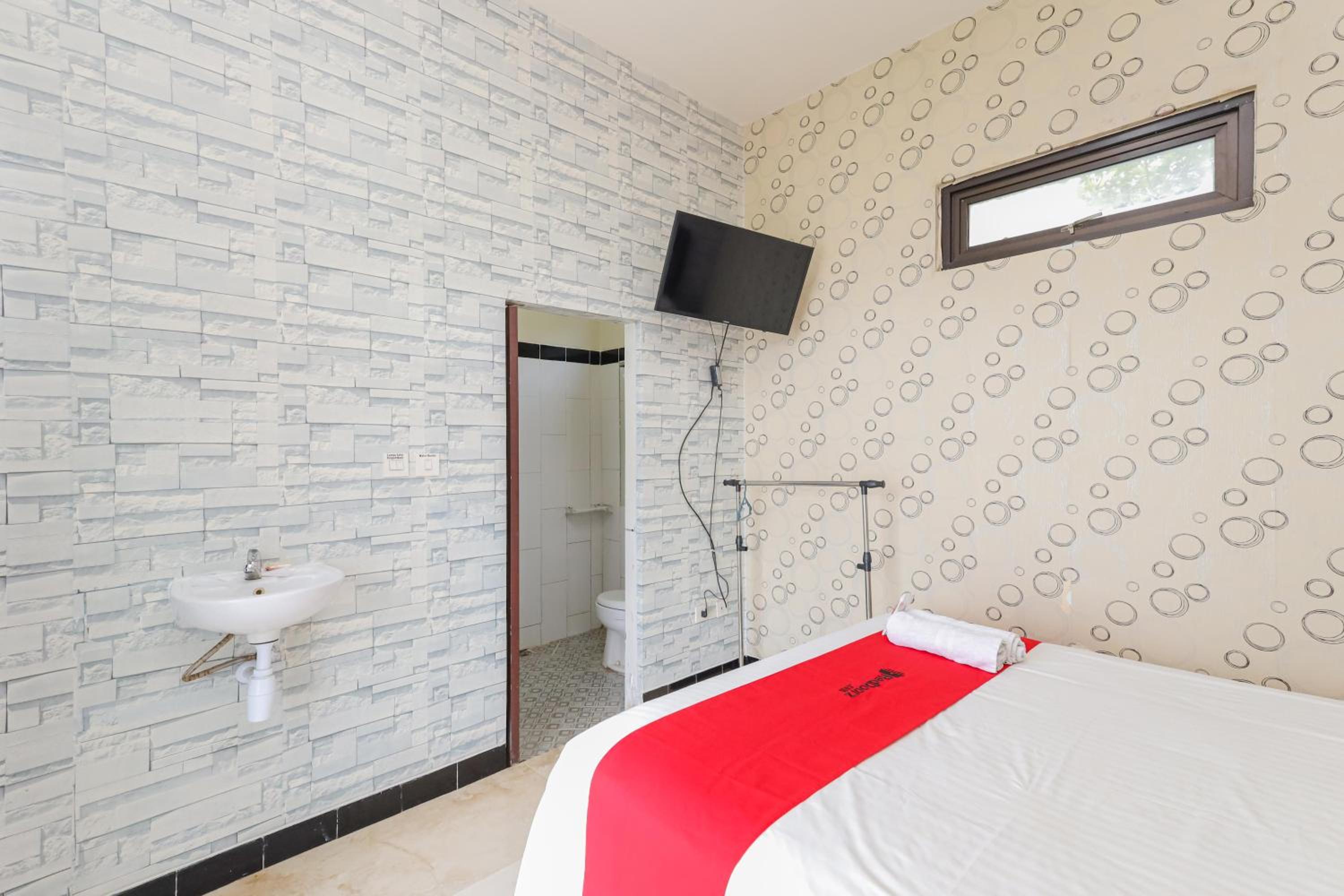 Suite - Photo 3